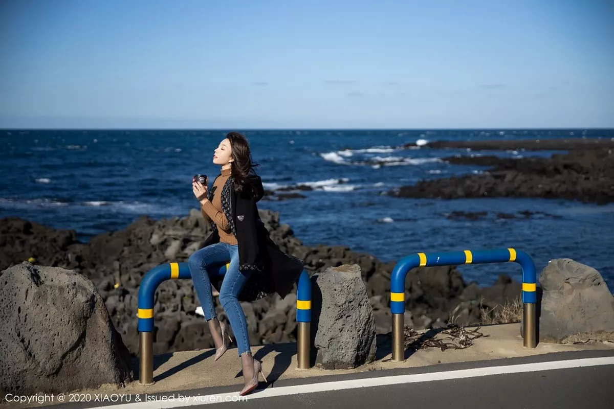 秀人集.com_[XiaoYu画语界]Vol.275_女神芝芝Booty济州岛旅拍古韵旗袍配肉丝袜完美诱惑写真86P