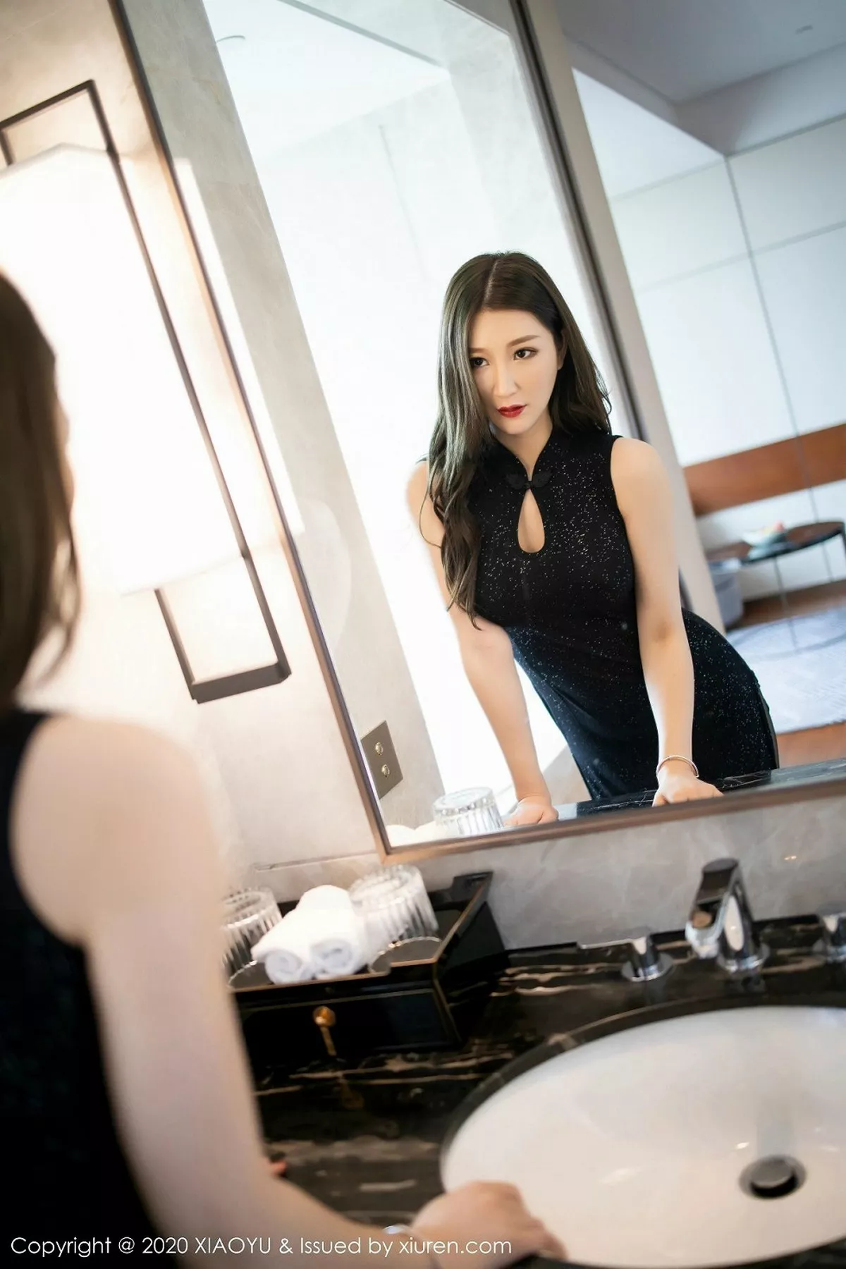 秀人集.com_[XiaoYu画语界]Vol.276_嫩模顾乔楠私房黑丝高开长裙配无内黑丝露翘臀极致魅惑写真76P