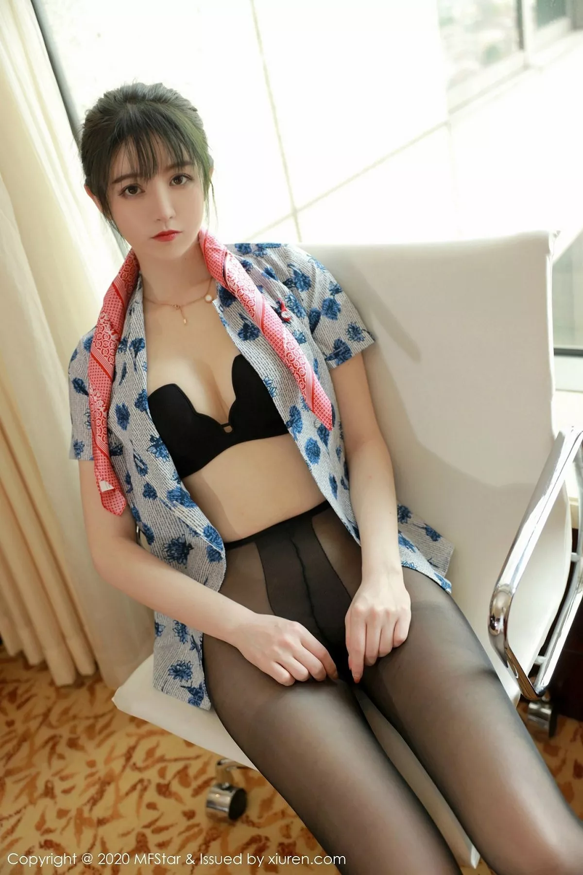 秀人集.com_[MFStar模范学院]Vol.317_嫩模yoo优优私房空乘制服配无内黑丝裤袜撩人诱惑写真47P