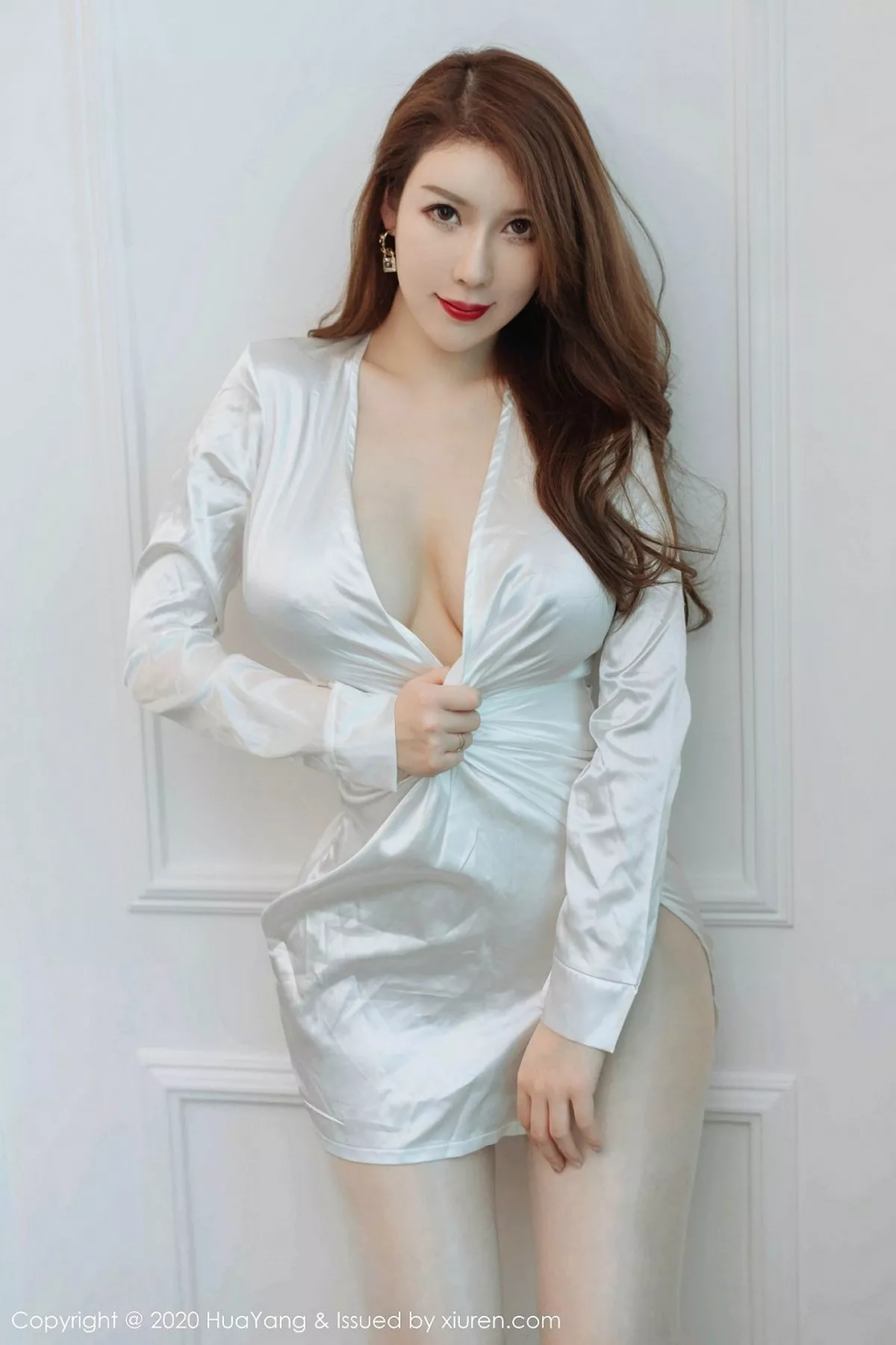 秀人集.com_[HuaYang花漾]Vol.240_女神Egg-尤妮丝银色丝质睡衣真空露豪乳无内肉丝诱惑写真56P