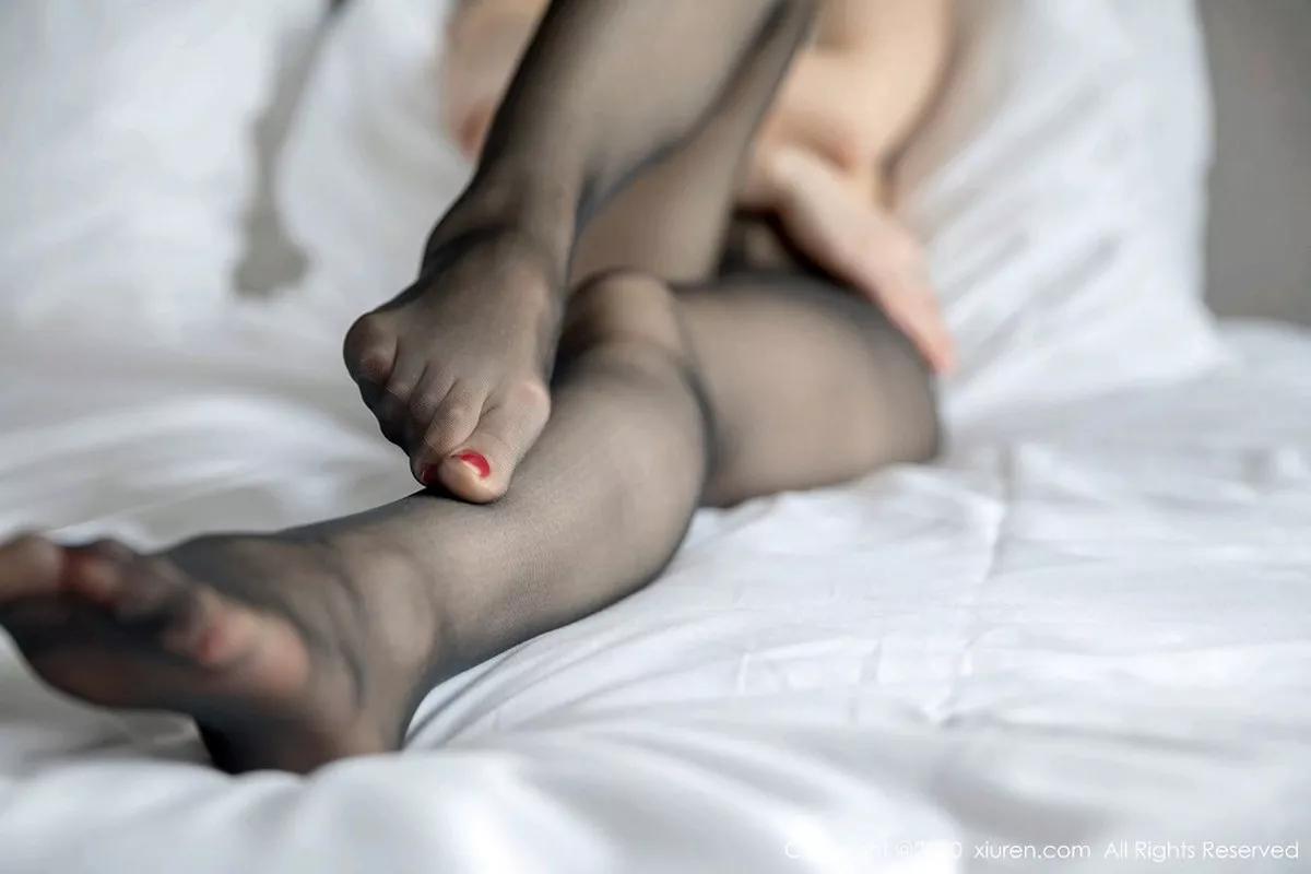 秀人集.com_[XiuRen秀人网]No.2201_嫩模诗诗kiki私房性感内衣配无内黑丝半脱露豪乳极致诱惑写真38P