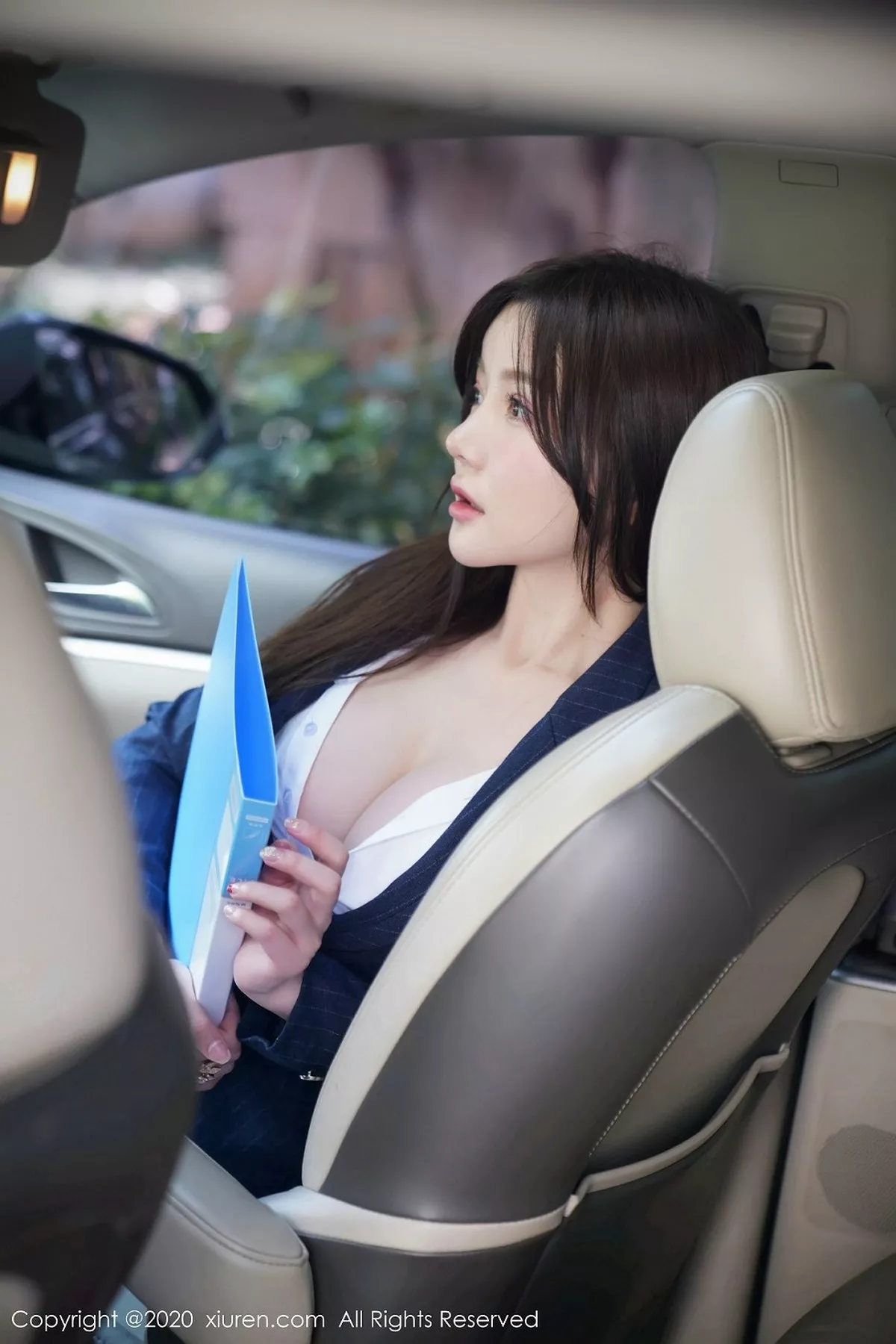 秀人集.com_[XiuRen秀人网]No.2209_嫩模糯美子Mini三亚旅拍性感秘书车拍主题傲人豪乳诱惑写真108P