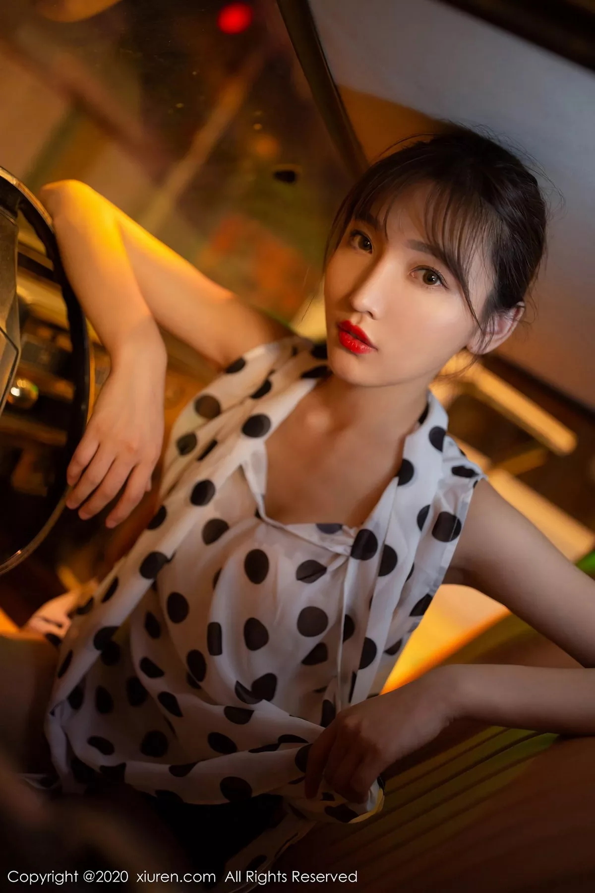 秀人集.com_[XiuRen秀人网]No.2222_嫩模陆萱萱出租车司机主题车内半脱露曼妙身材撩人诱惑写真76P