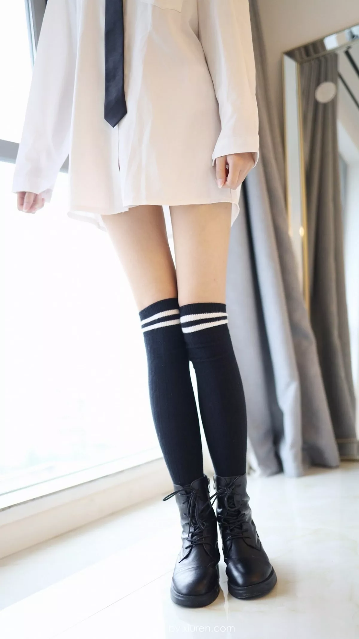 秀人集.com_[MyGirl美媛馆]Vol.439_嫩模Laura张小妮私房经典JK制服全脱露火辣身材诱惑写真61P