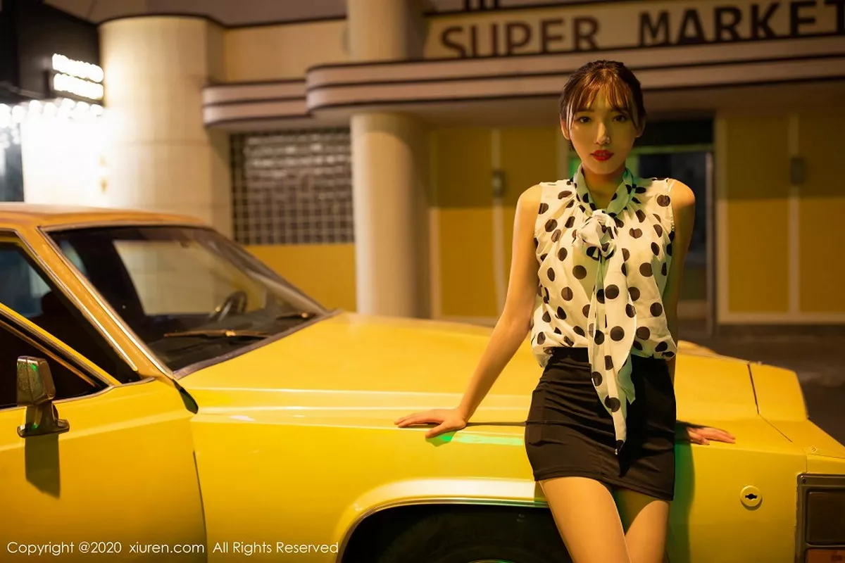 秀人集.com_[XiuRen秀人网]No.2222_嫩模陆萱萱出租车司机主题车内半脱露曼妙身材撩人诱惑写真76P