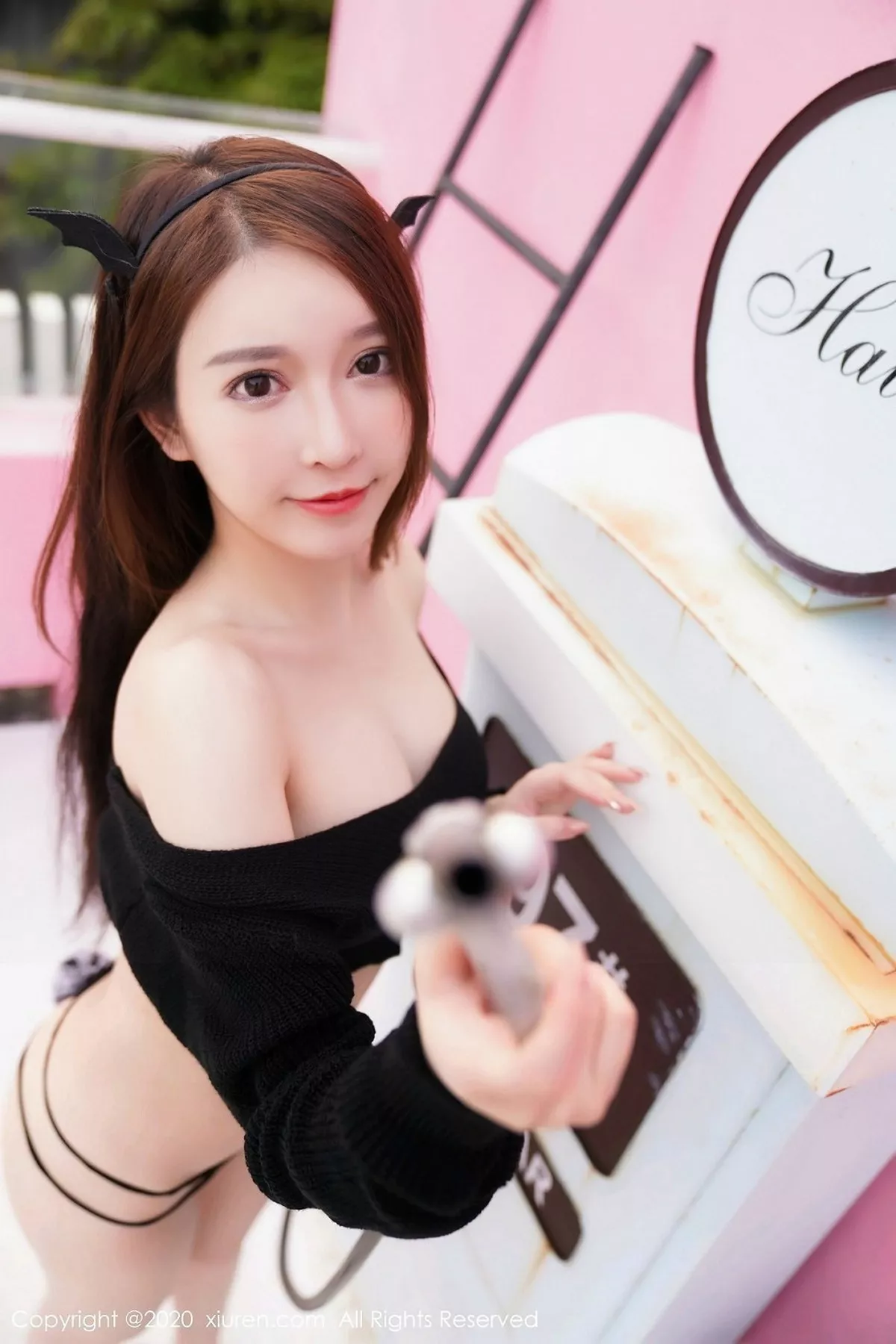 秀人集.com_[XiuRen秀人网]No.2218_嫩模玉兔miki三亚旅拍户外撩衣真空露豪乳半球极致诱惑写真45P