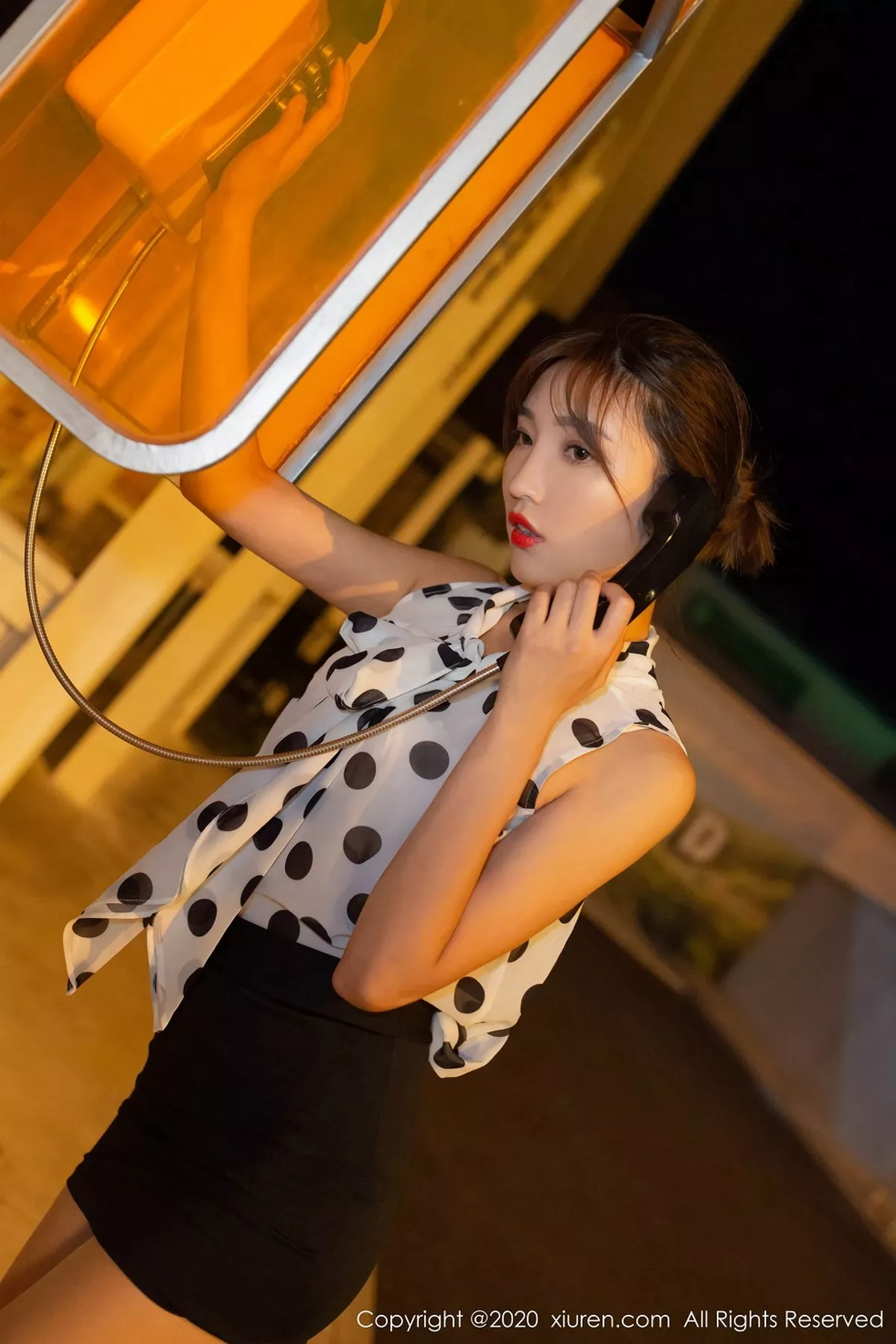 秀人集.com_[XiuRen秀人网]No.2222_嫩模陆萱萱出租车司机主题车内半脱露曼妙身材撩人诱惑写真76P