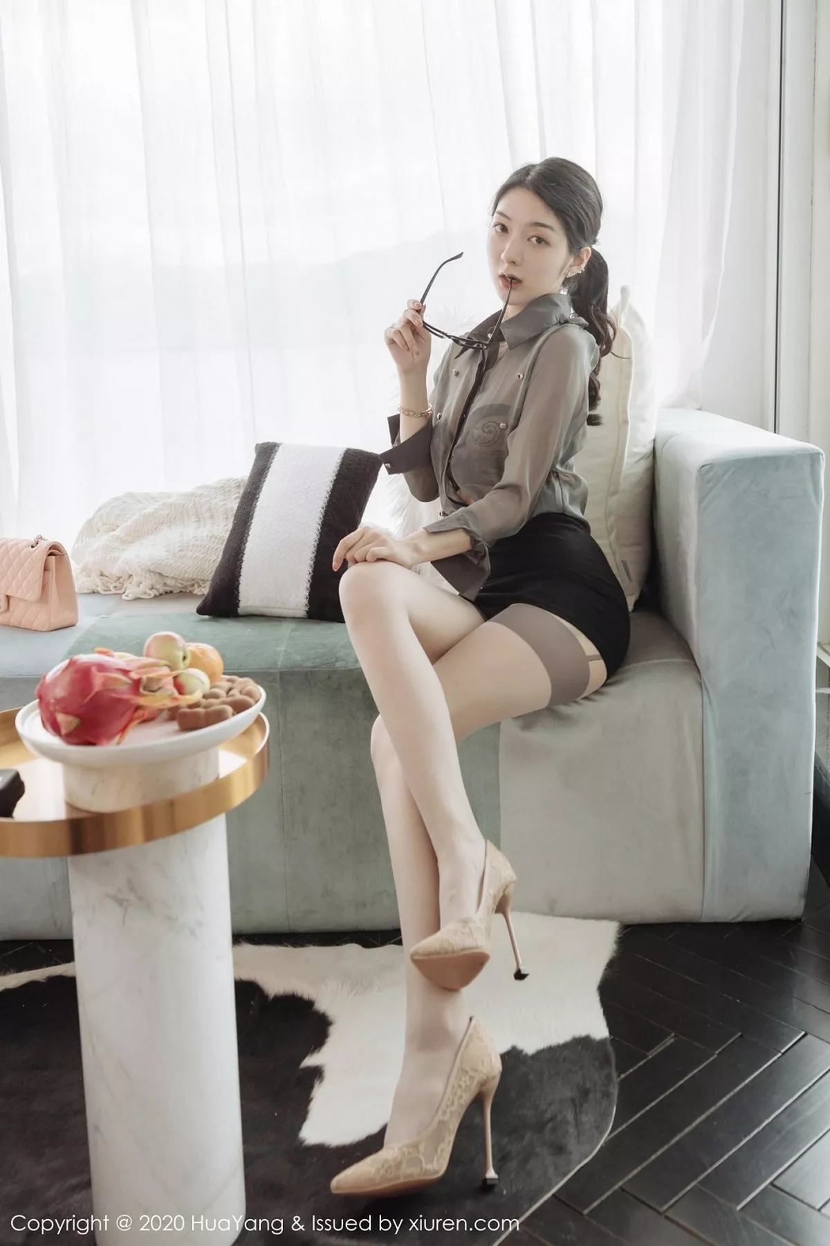 秀人集.com_[HuaYang花漾]Vol.244_女神Angela小热巴云南旅拍私房朦胧吊带肉丝撩人诱惑写真61P