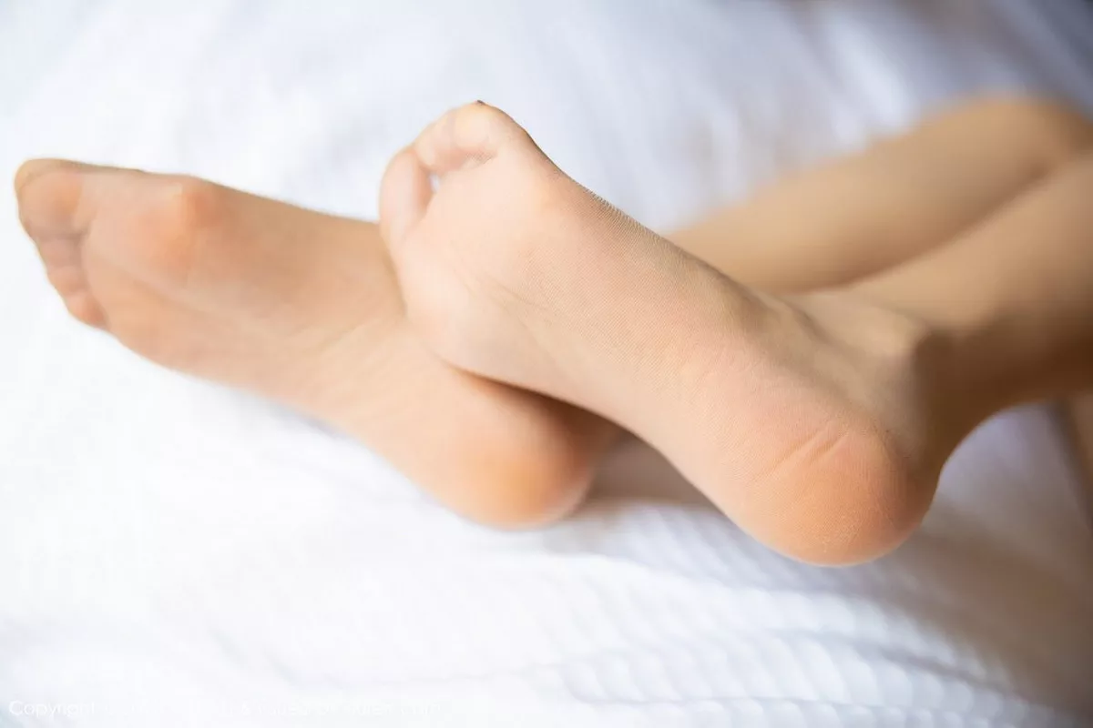 秀人集.com_[XiaoYu画语界]Vol.293_女神杨晨晨sugar床上黑色内衣配肉丝袜秀完美身材诱惑写真105P