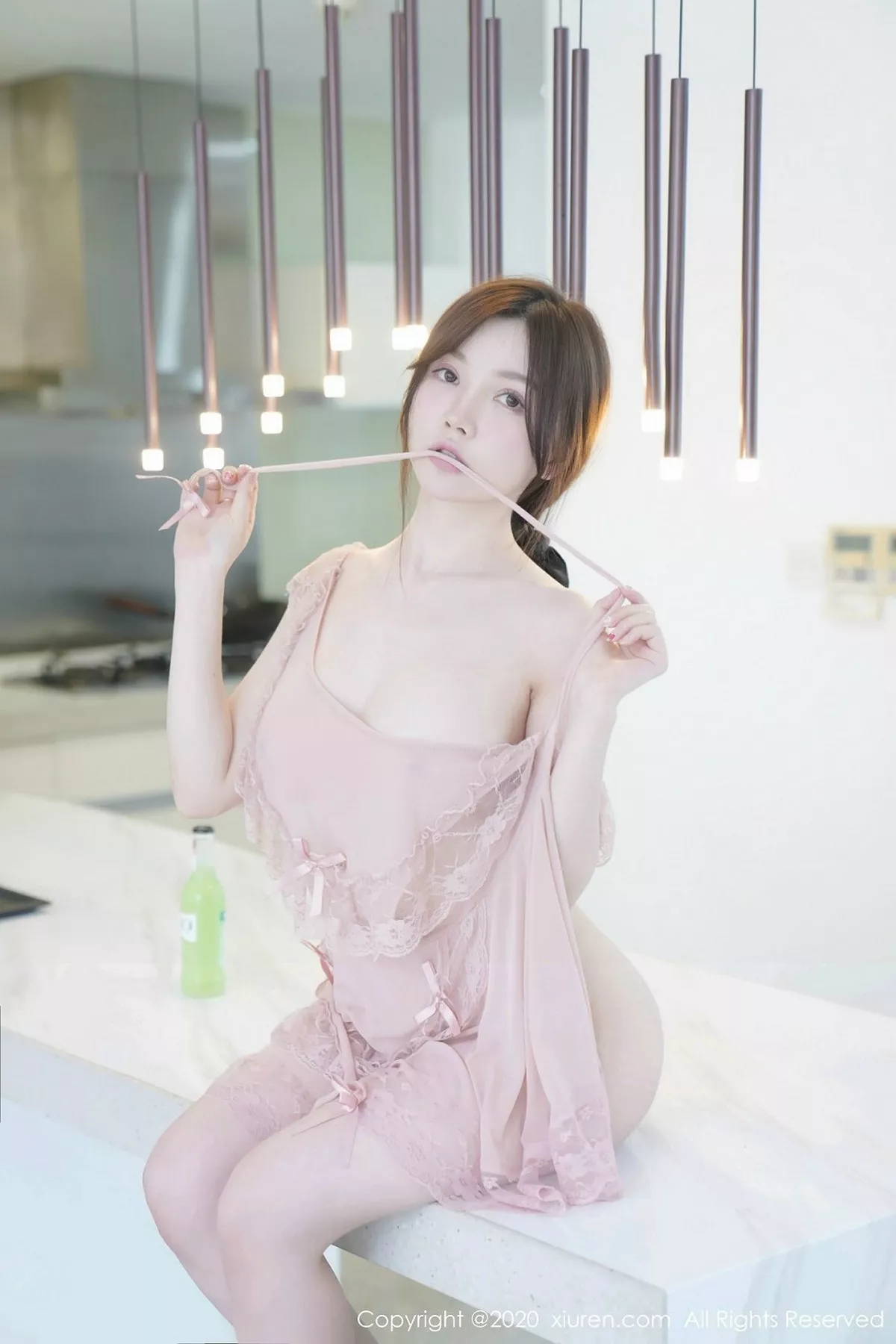 秀人集.com_[XiuRen秀人网]No.2186_女神糯美子Mini三亚旅拍性感厨娘主题粉色薄纱真空秀豪乳诱惑写真100P