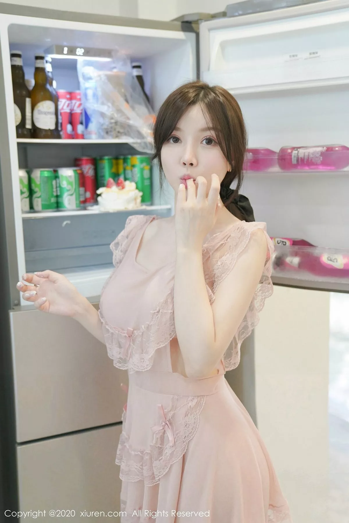 秀人集.com_[XiuRen秀人网]No.2186_女神糯美子Mini三亚旅拍性感厨娘主题粉色薄纱真空秀豪乳诱惑写真100P