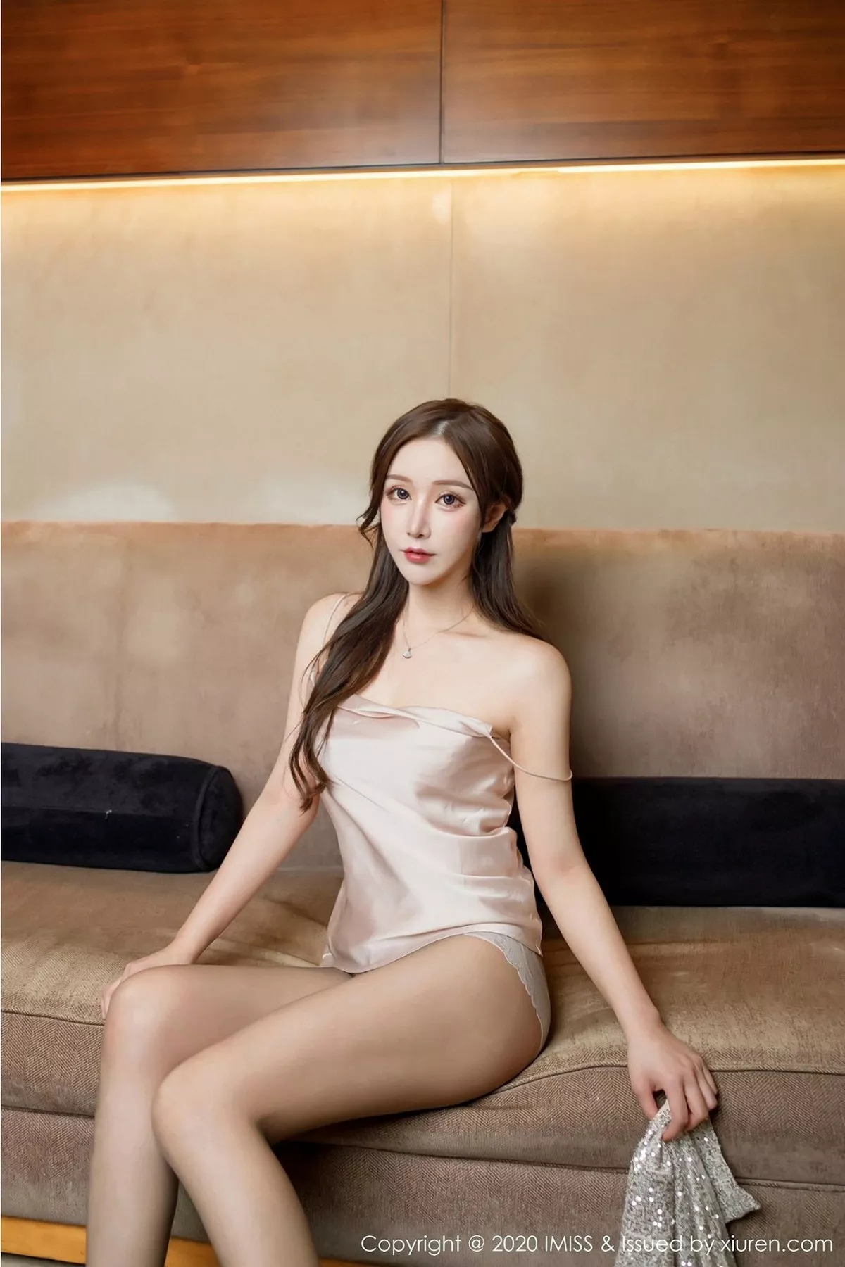 秀人集.com_[IMISS爱蜜社]Vol.465_嫩模LindaLinda私房典雅吊裙半脱露完美身材迷人诱惑写真69P