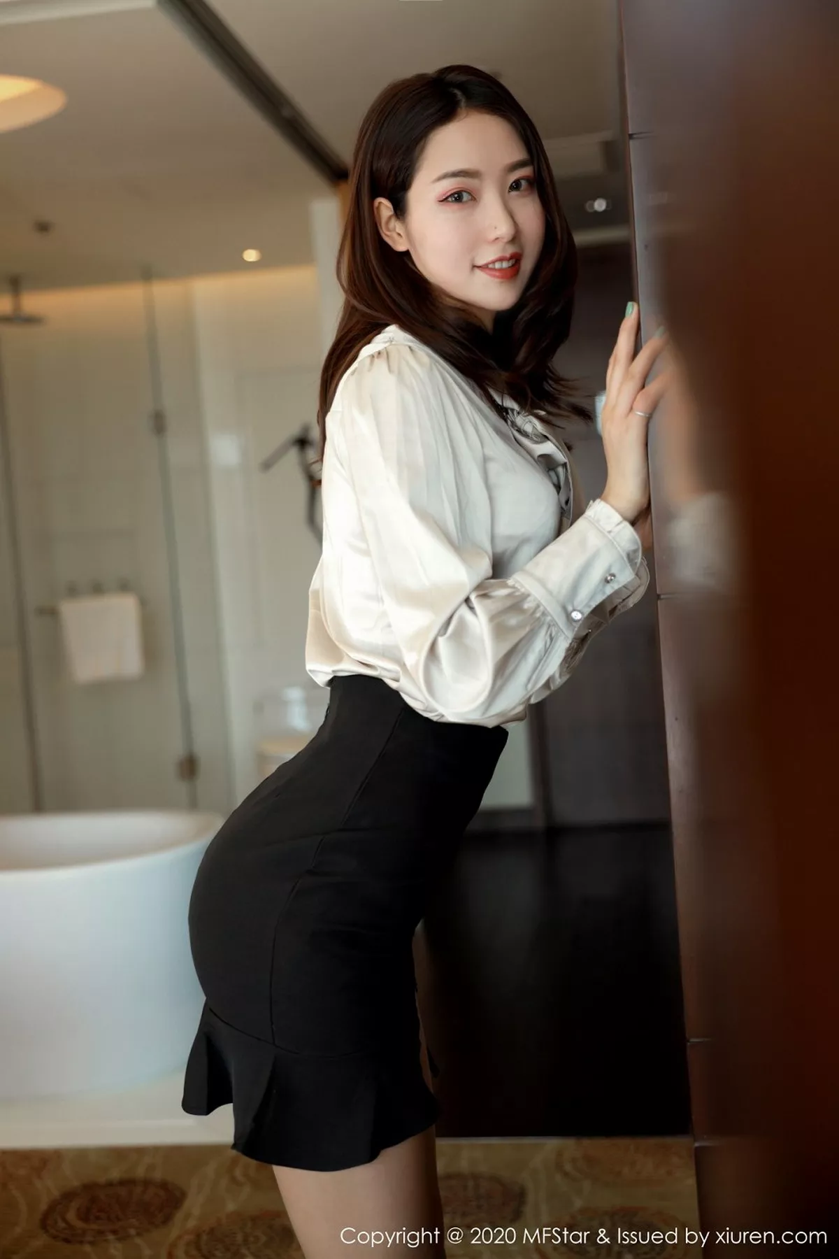 秀人集.com_[MFStar模范学院]Vol.328_嫩模方子萱典雅服饰半脱露性感内衣秀完美身材诱惑写真57P