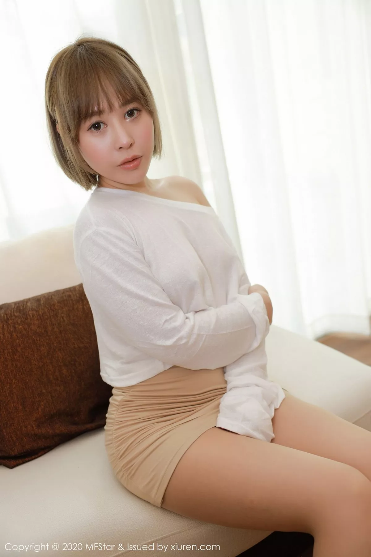 秀人集.com_[MFStar模范学院]Vol.329_嫩模夏天Sienna三亚旅拍私房真空白T激凸撩人诱惑写真47P