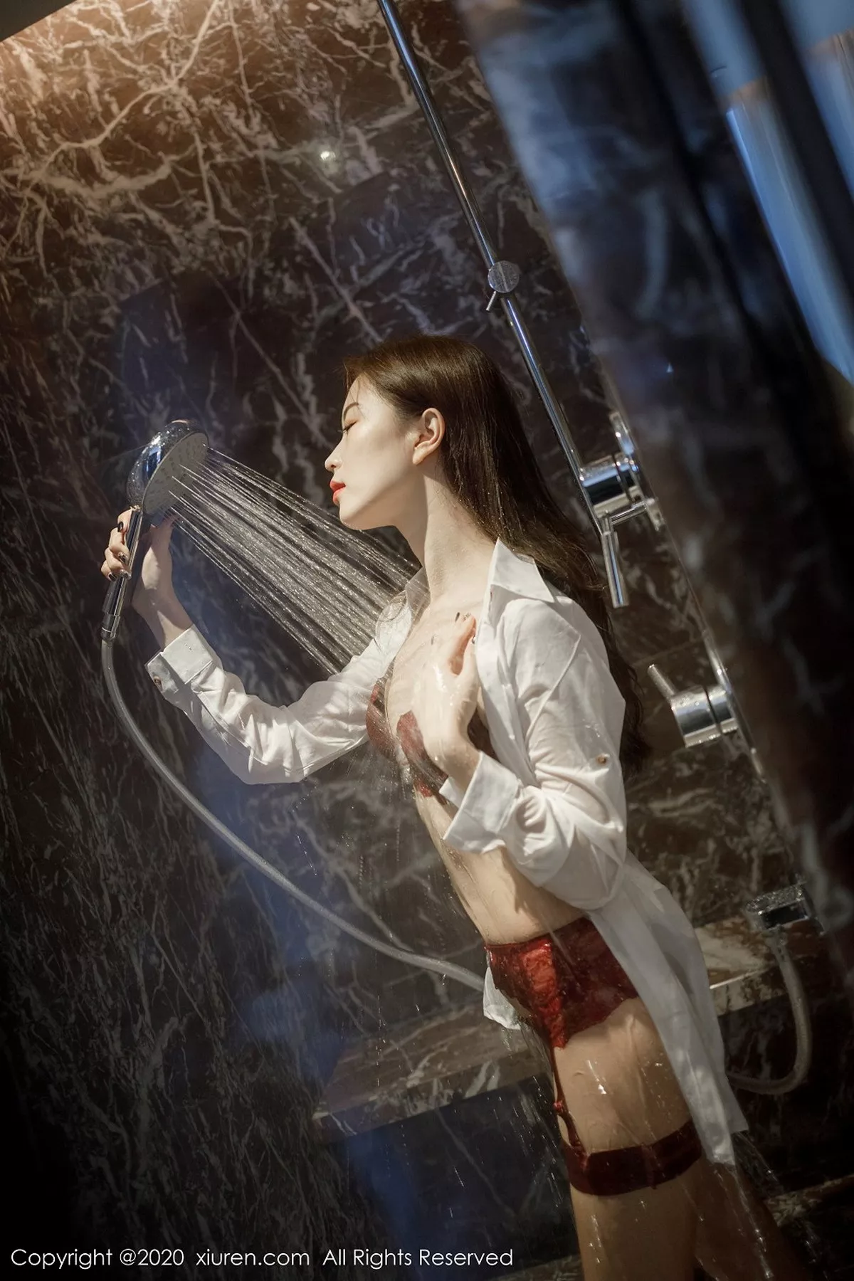 秀人集.com_[XiuRen秀人网]No.2249_嫩模杨紫嫣Cynthia私房浴室里猩红内衣吊带袜湿身诱惑写真60P