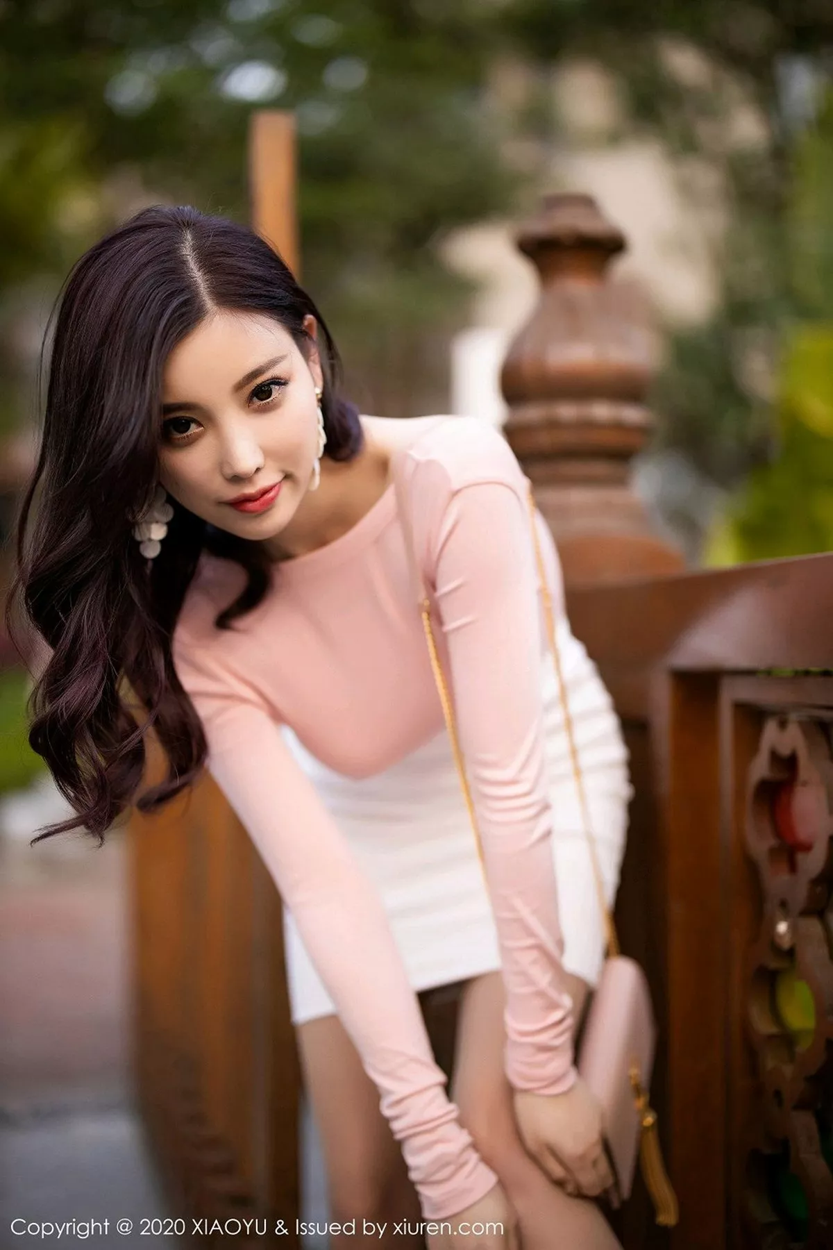 秀人集.com_[XiaoYu画语界]Vol.310_女神杨晨晨sugar真空粉色露背上衣秀美乳激凸撩人诱惑写真72P