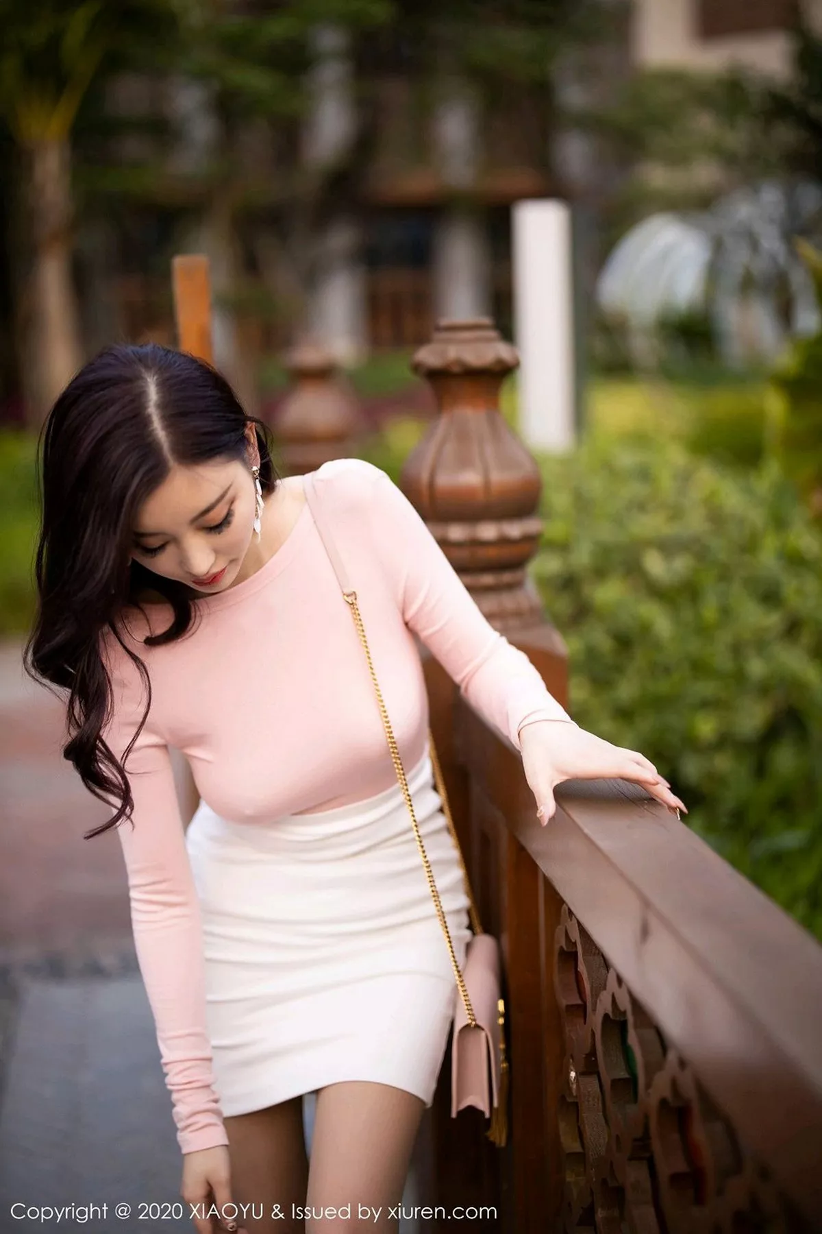 秀人集.com_[XiaoYu画语界]Vol.310_女神杨晨晨sugar真空粉色露背上衣秀美乳激凸撩人诱惑写真72P