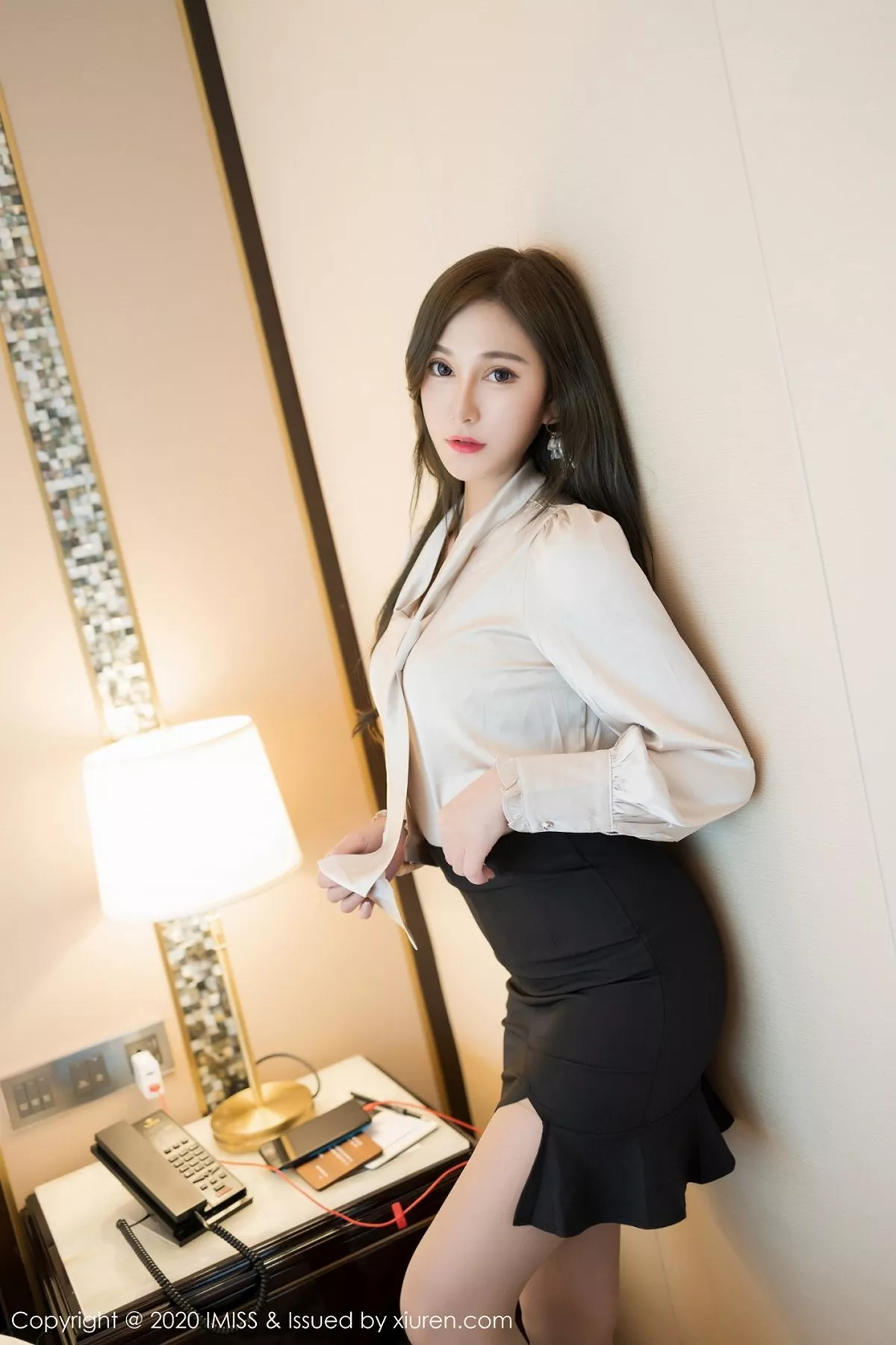 秀人集.com_[IMISS爱蜜社]Vol.475_气质女神Lavinia私房床上性感内衣秀火辣身材完美诱惑写真52P