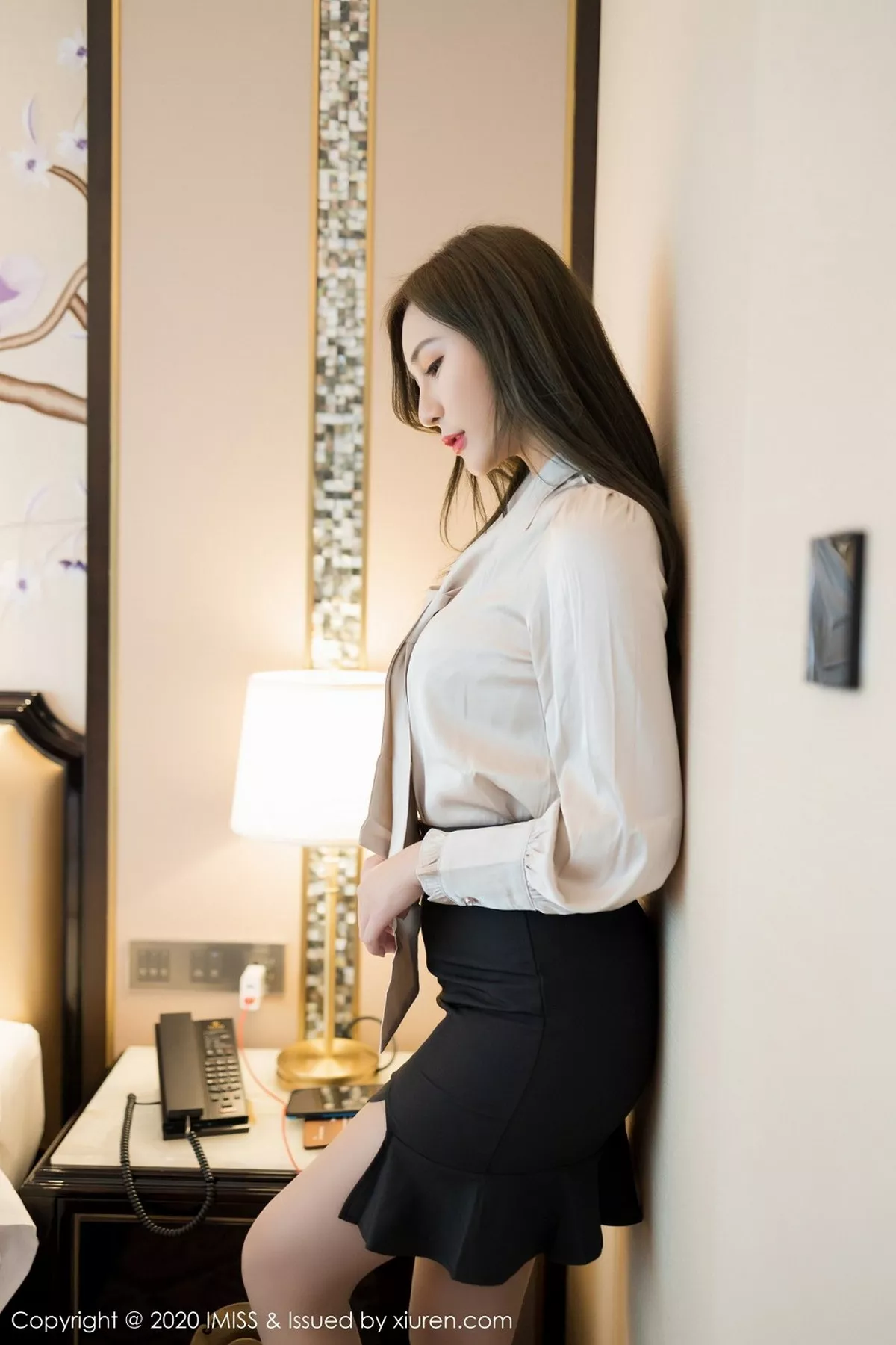 秀人集.com_[IMISS爱蜜社]Vol.475_气质女神Lavinia私房床上性感内衣秀火辣身材完美诱惑写真52P