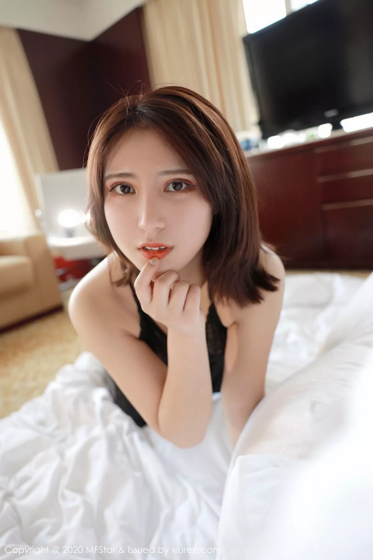 秀人集.com_[MFStar模范学院]Vol.336_嫩模久久Aimee私房无内黑丝裤袜半脱露翘臀极致诱惑写真46P