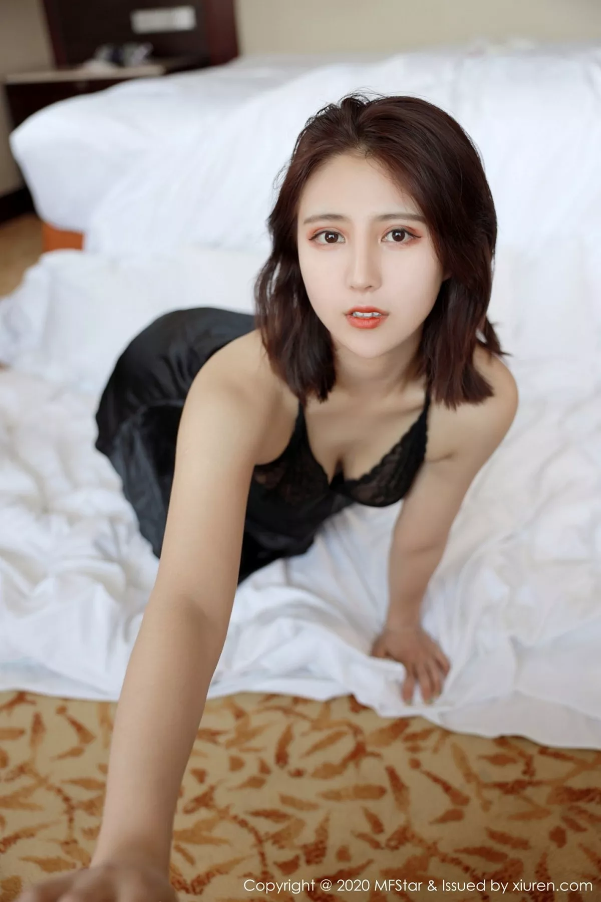 秀人集.com_[MFStar模范学院]Vol.336_嫩模久久Aimee私房无内黑丝裤袜半脱露翘臀极致诱惑写真46P