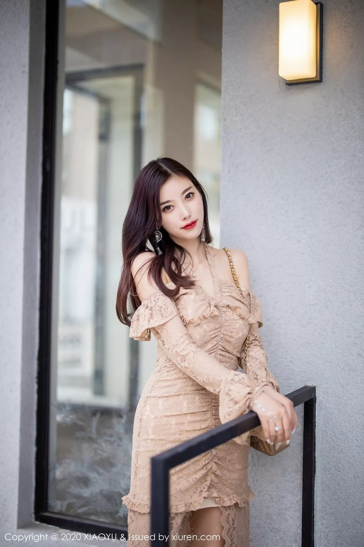 秀人集.com_[XiaoYu画语界]Vol.317_女神杨晨晨sugar时尚街拍主题连身裙秀完美身材性感写真85P