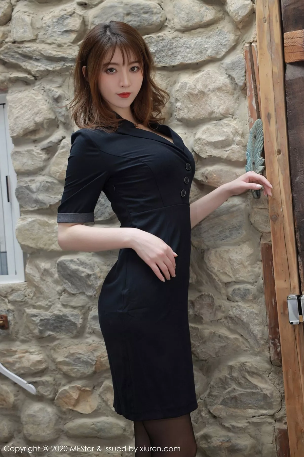 秀人集.com_[MFStar模范学院]Vol.337_嫩模yoo优优大理旅拍浴室典雅黑色制服极致妩媚诱惑写真55P