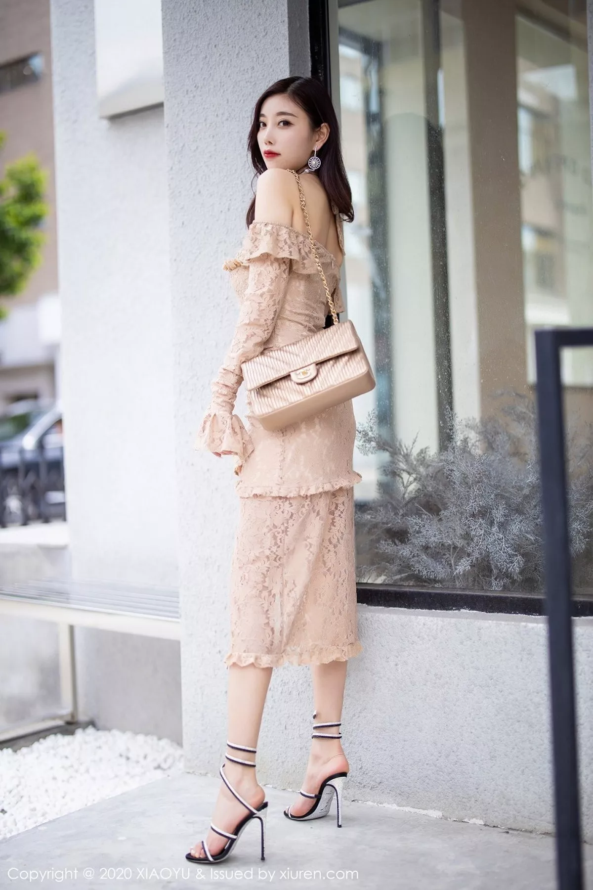 秀人集.com_[XiaoYu画语界]Vol.317_女神杨晨晨sugar时尚街拍主题连身裙秀完美身材性感写真85P