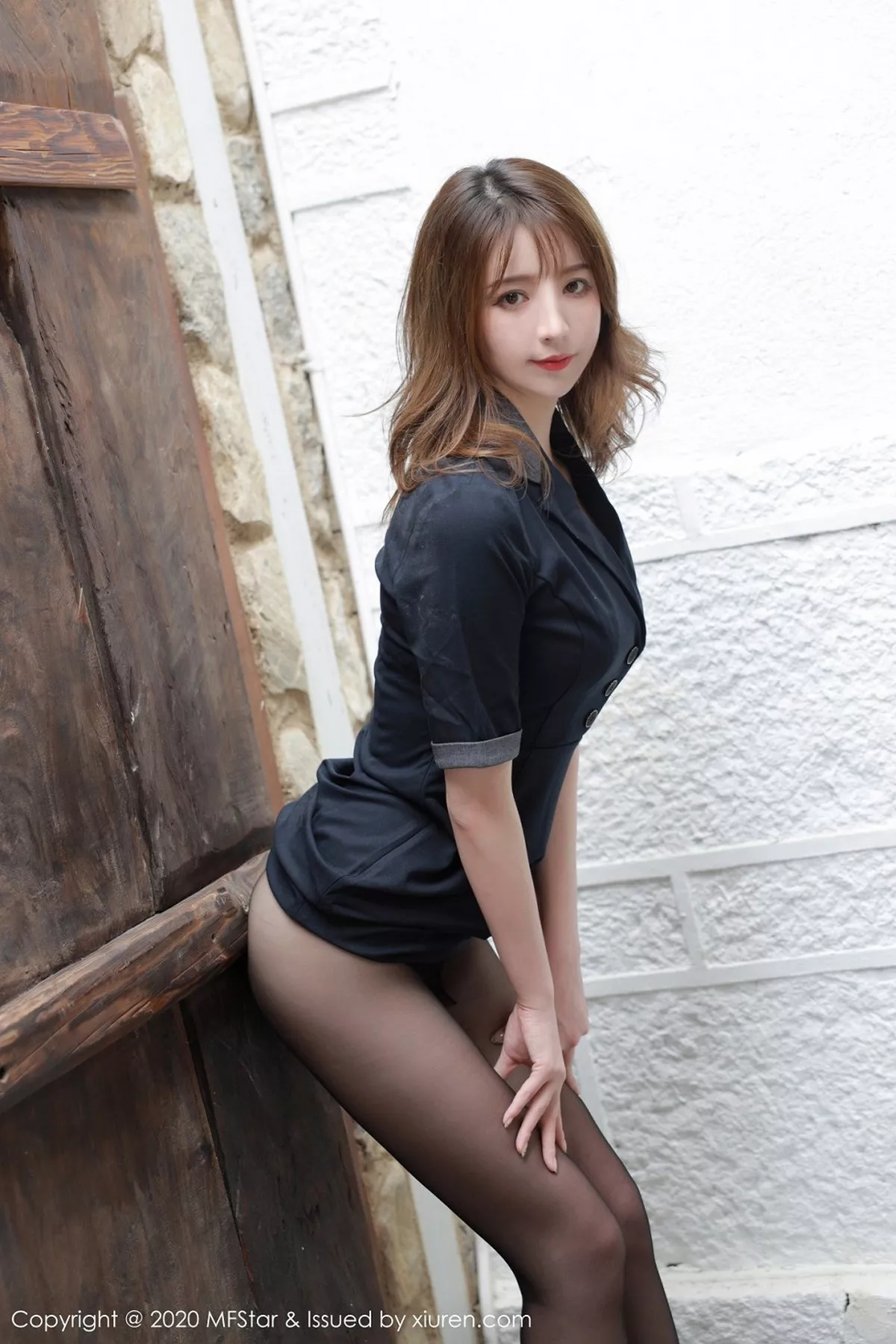 秀人集.com_[MFStar模范学院]Vol.337_嫩模yoo优优大理旅拍浴室典雅黑色制服极致妩媚诱惑写真55P