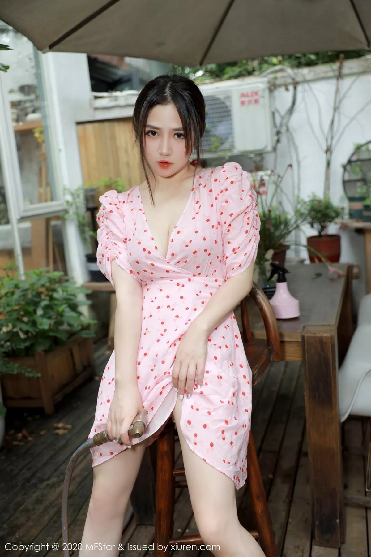 秀人集.com_[MFStar模范学院]Vol.338_嫩模蛋糕Cake大理旅拍小碎花裙半脱露性感内衣诱惑写真45P