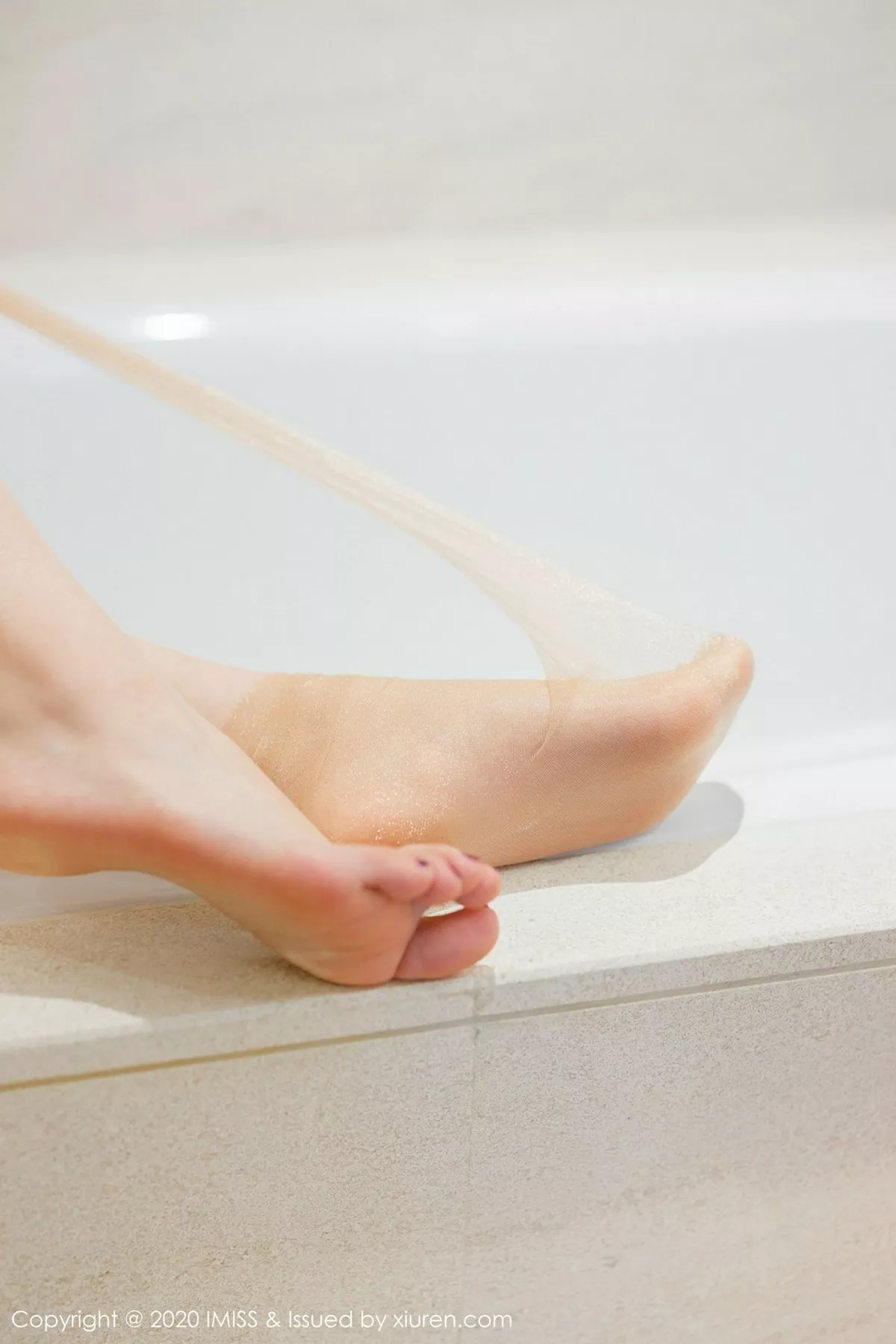 秀人集.com_[IMISS爱蜜社]Vol.477_嫩模九月生私房浴室里性感红色内衣秀完美身材湿身诱惑写真68P