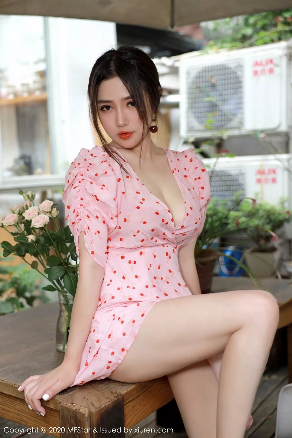 秀人集.com_[MFStar模范学院]Vol.338_嫩模蛋糕Cake大理旅拍小碎花裙半脱露性感内衣诱惑写真45P