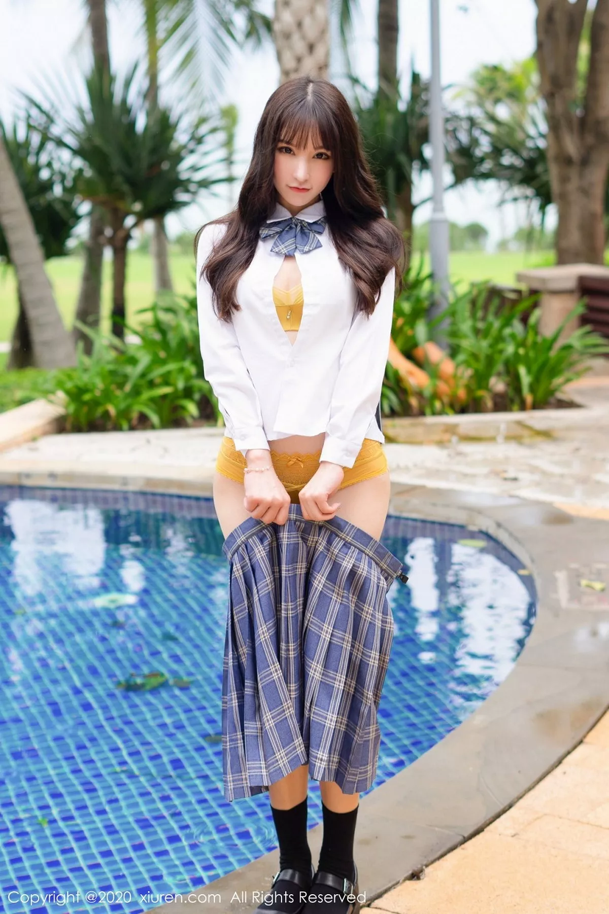 秀人集.com_[XiuRen秀人网]No.2290_女神周于希Sandy三亚旅拍清纯学生制服半脱露性感内衣诱惑写真68P