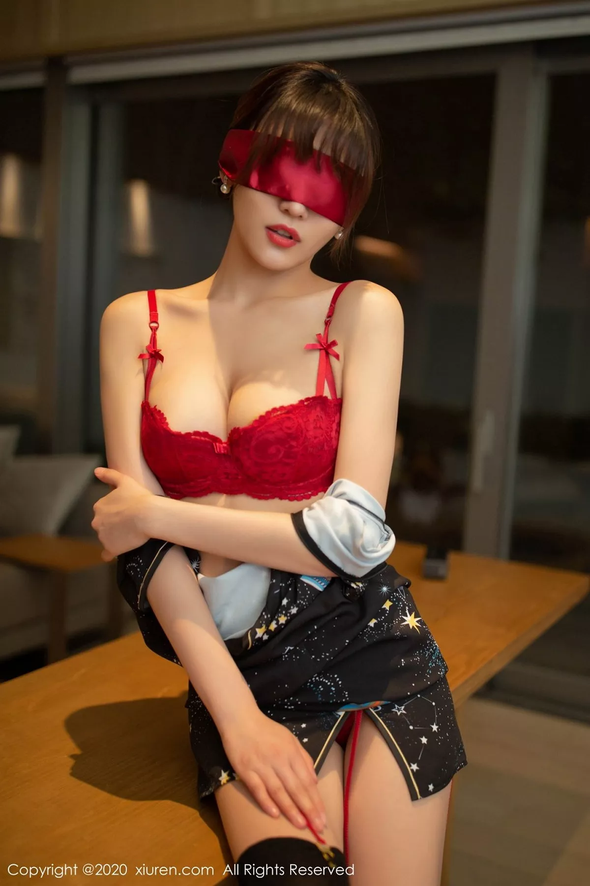 秀人集.com_[XiuRen秀人网]No.2289_女神陆萱萱乌镇+太湖旅拍私房古韵旗袍配吊带黑丝撩人诱惑写真80P