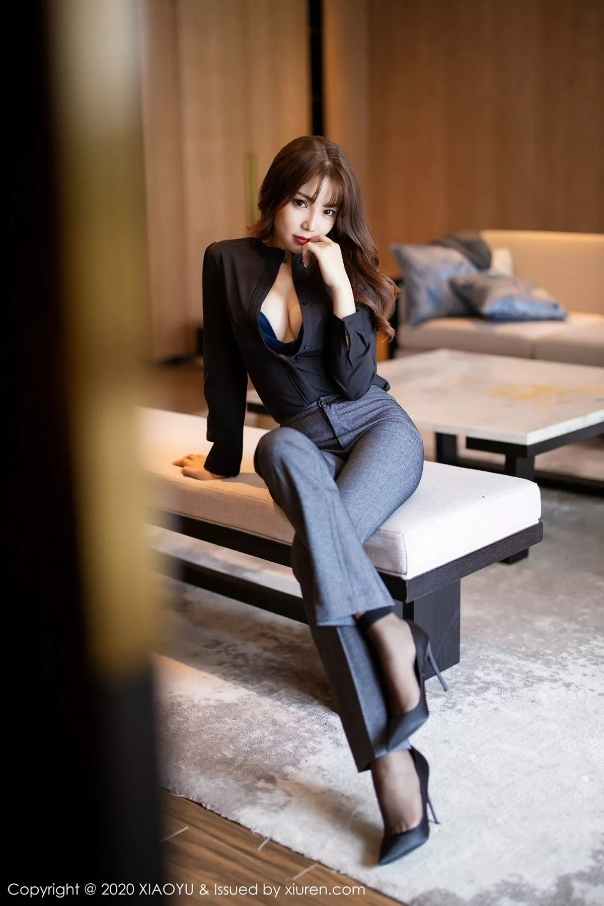 秀人集.com_[XiaoYu画语界]Vol.319_女神芝芝Booty阳朔旅拍职场制服主题露吊带黑丝袜撩人诱惑写真96P