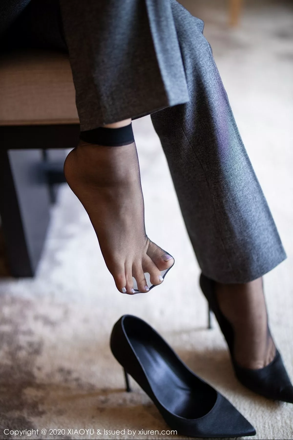 秀人集.com_[XiaoYu画语界]Vol.319_女神芝芝Booty阳朔旅拍职场制服主题露吊带黑丝袜撩人诱惑写真96P