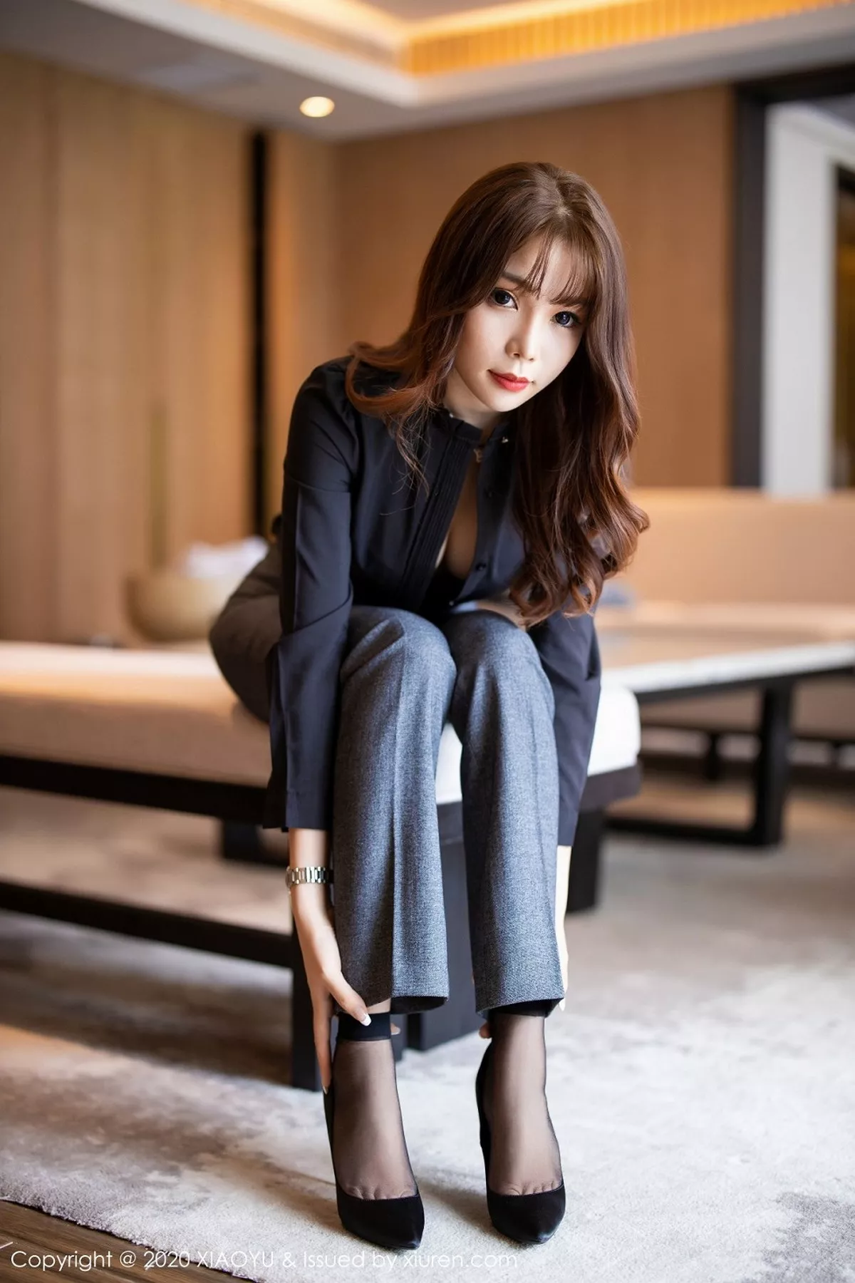 秀人集.com_[XiaoYu画语界]Vol.319_女神芝芝Booty阳朔旅拍职场制服主题露吊带黑丝袜撩人诱惑写真96P