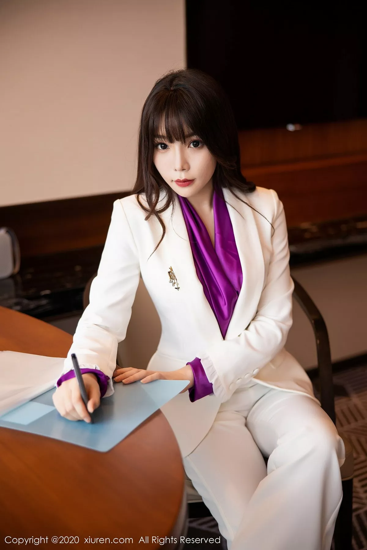 秀人集.com_[XiuRen秀人网]No.2256_女神芝芝Booty职场制服黑丝袜主题私房半脱露性感内衣诱惑写真65P