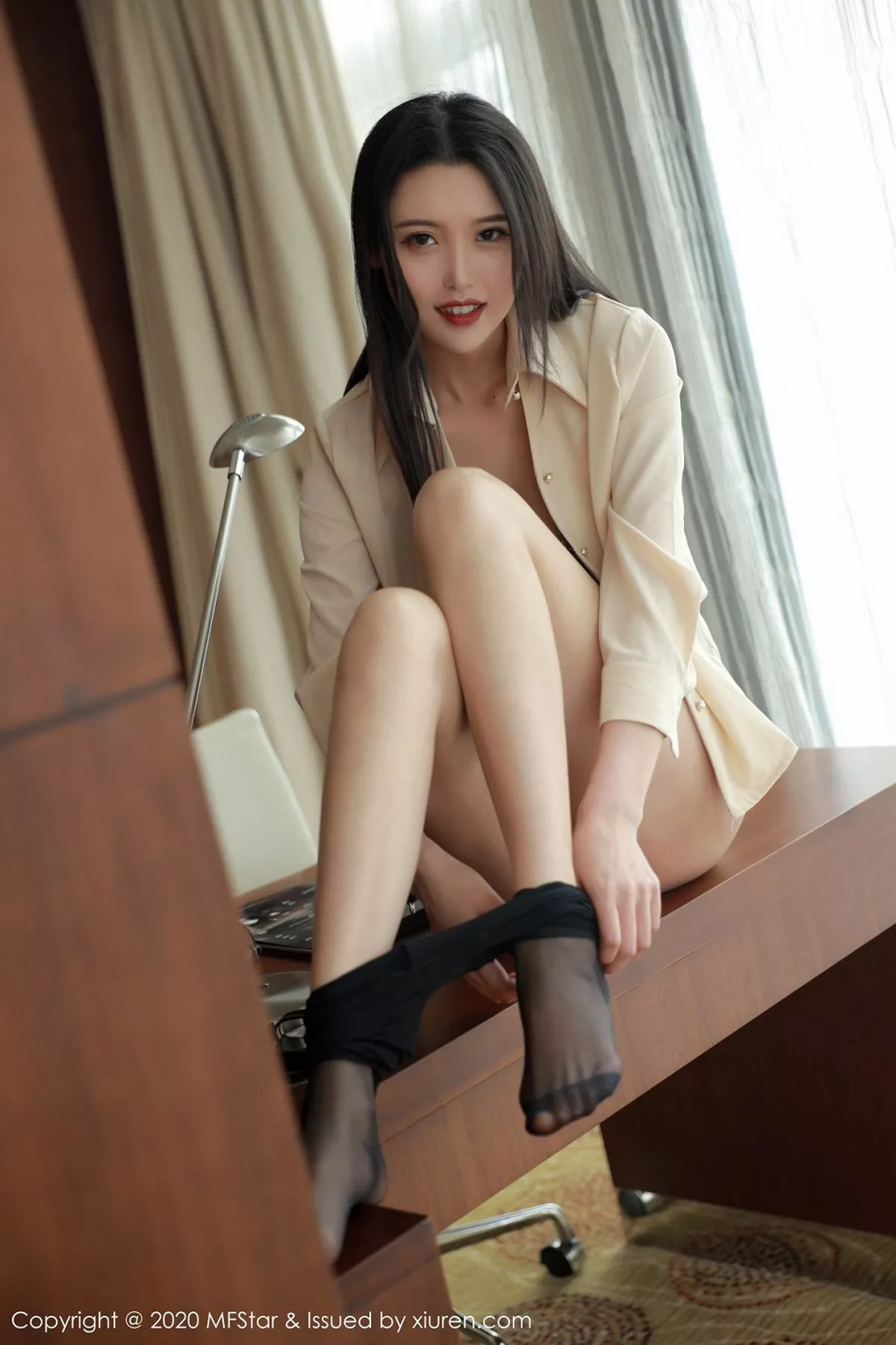 秀人集.com_[MFStar模范学院]Vol.341_嫩模陈一涵居家白衬衣配黑短裙无内黑丝裤袜撩人诱惑写真40P