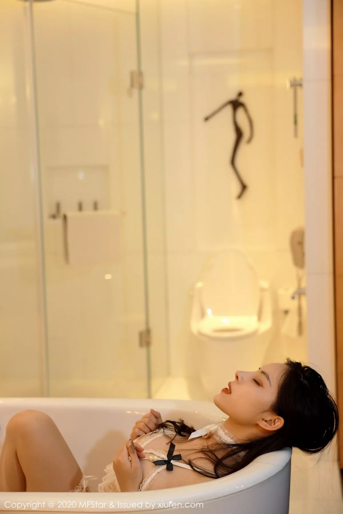 秀人集.com_[MFStar模范学院]Vol.343_嫩模riri617私房白色缕空情趣内衣秀火辣身材极致诱惑写真50P