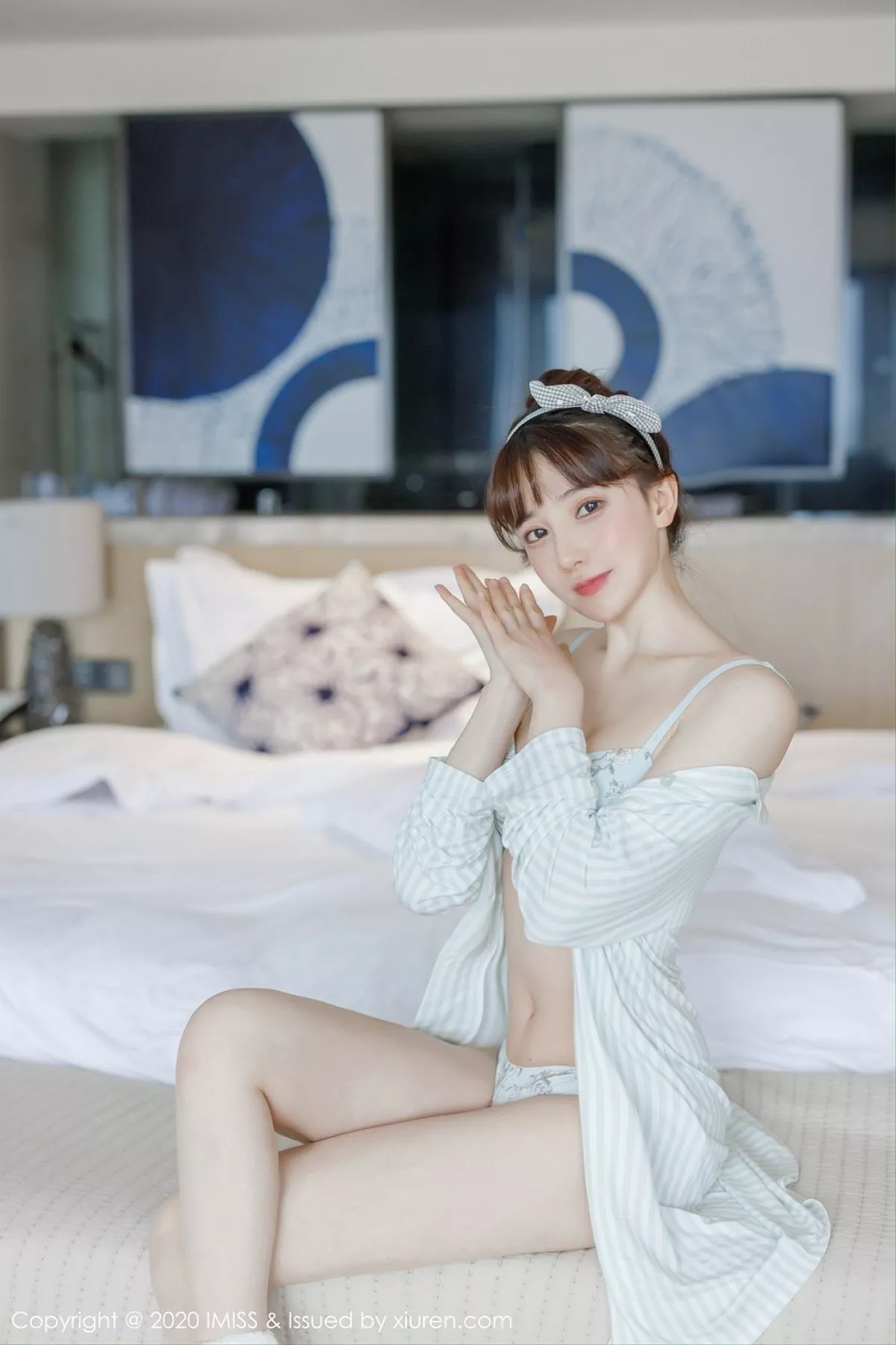 秀人集.com_[IMISS爱蜜社]Vol.481_女神Lynn刘奕宁私房床上性感衬衣半脱秀完美身材诱惑写真24P