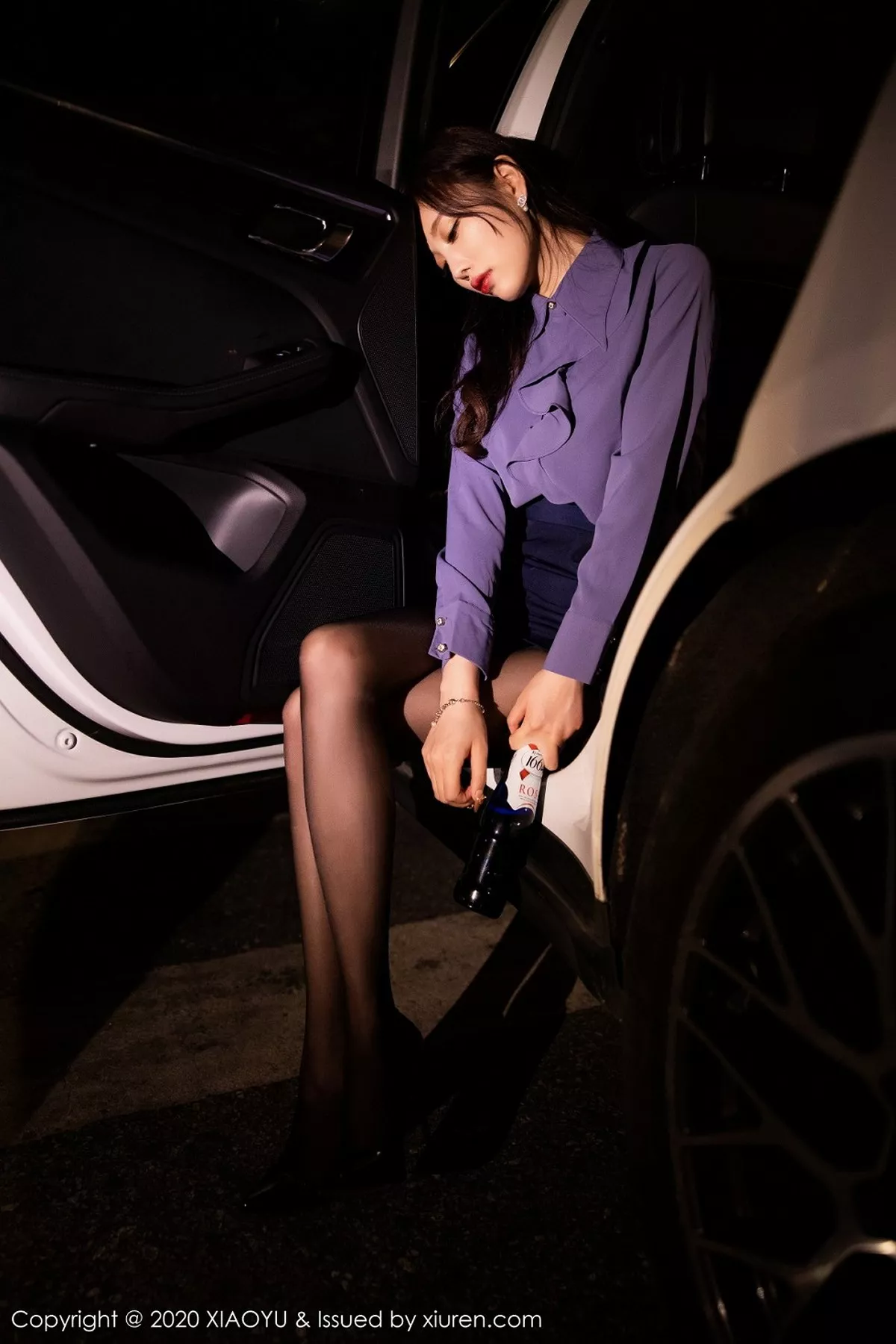 秀人集.com_[XiaoYu画语界]Vol.323_女神杨晨晨suga阳朔旅拍豪车内半脱露性感内衣完美诱惑写真87P