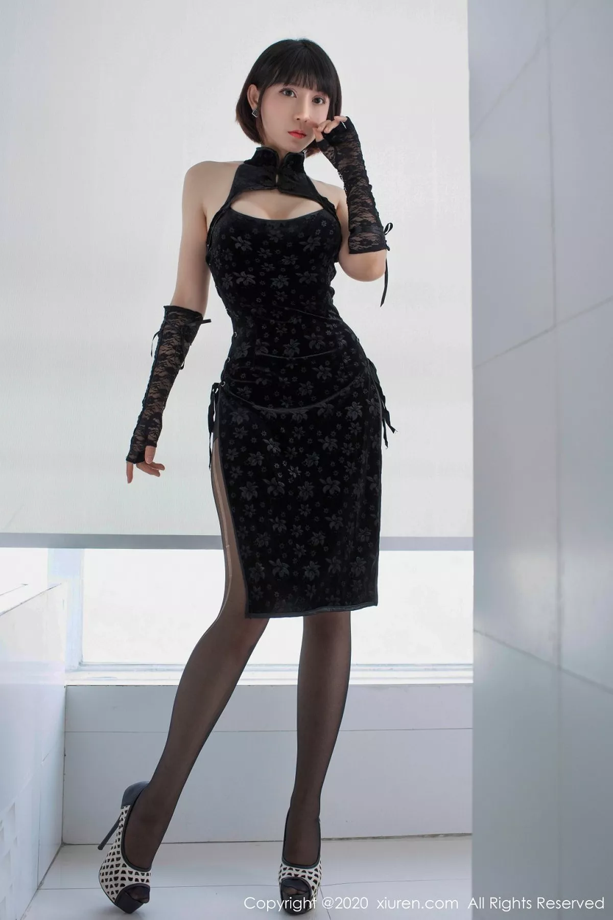 秀人集.com_[XiuRen秀人网]No.2318_大美妞安妮斯朵拉Ann黑丝裤袜+粉色低胸裙秀完美身材诱惑写真64P