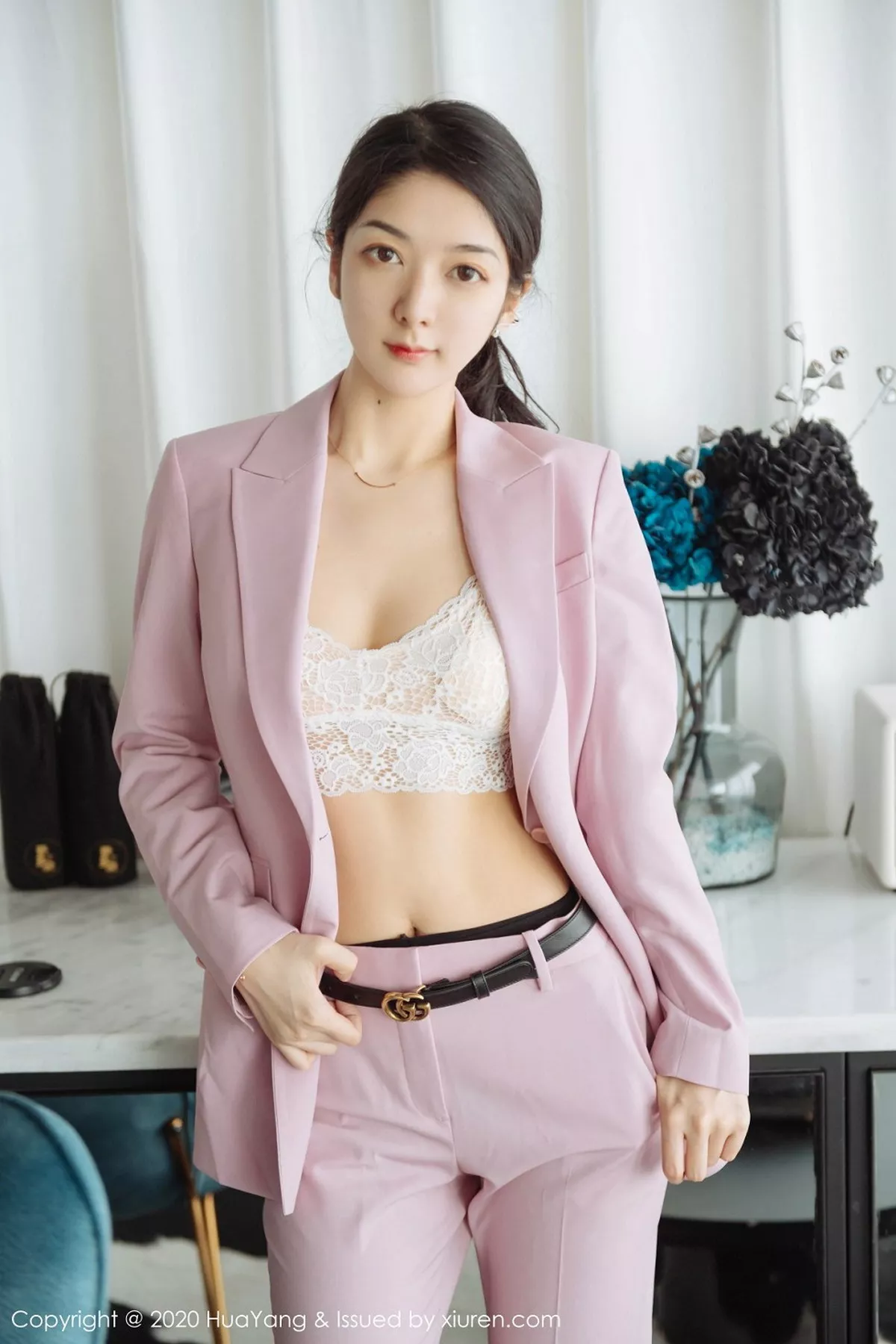 秀人集.com_[HuaYang花漾]Vol.255_女神Angela小热巴云南旅拍白色蕾丝内衣配开档黑丝诱惑写真60P