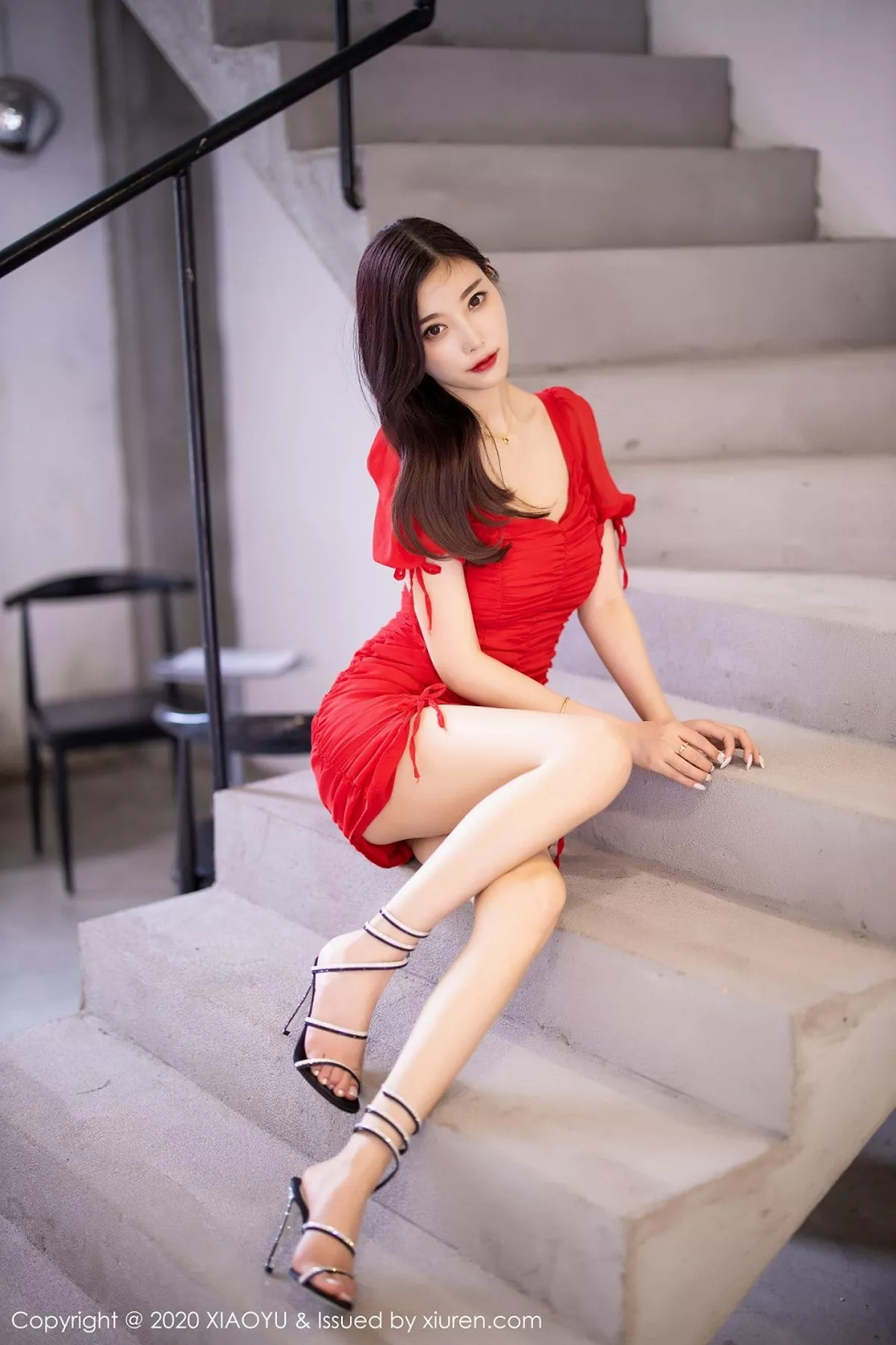 秀人集.com_[XiaoYu画语界]Vol.326_女神杨晨晨sugar街拍主题鲜艳红裙秀完美身材动人写真73P