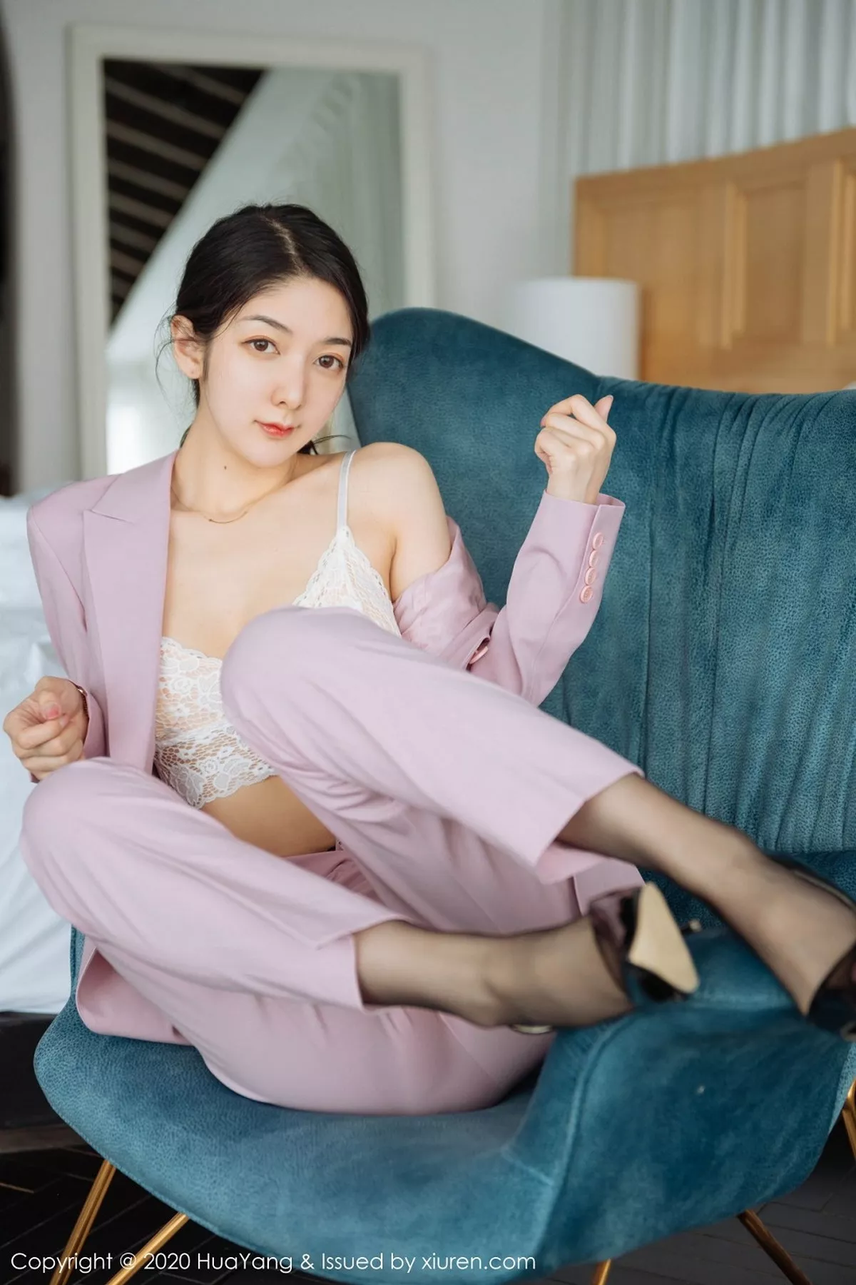 秀人集.com_[HuaYang花漾]Vol.255_女神Angela小热巴云南旅拍白色蕾丝内衣配开档黑丝诱惑写真60P