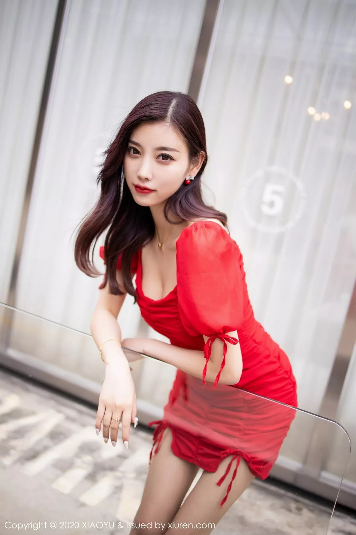 秀人集.com_[XiaoYu画语界]Vol.326_女神杨晨晨sugar街拍主题鲜艳红裙秀完美身材动人写真73P