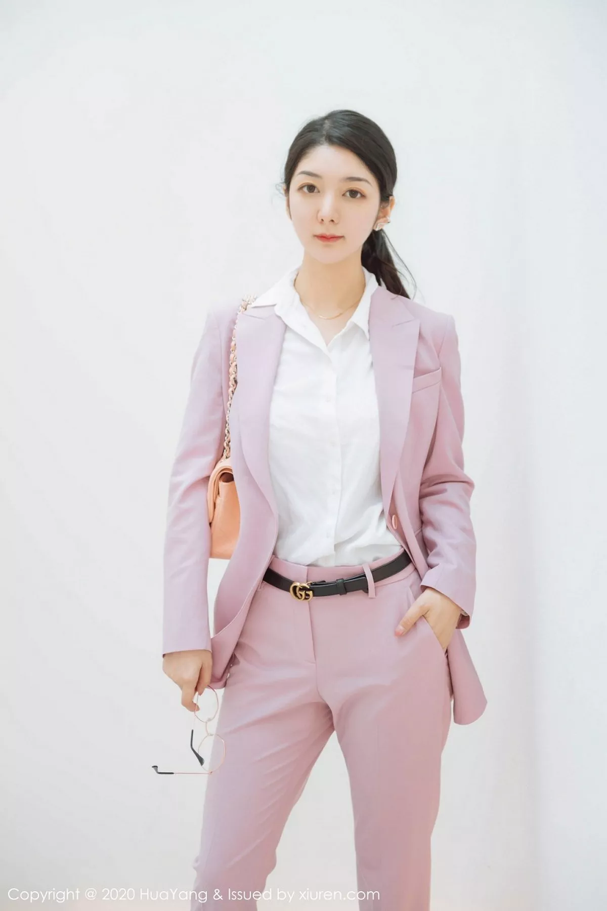 秀人集.com_[HuaYang花漾]Vol.255_女神Angela小热巴云南旅拍白色蕾丝内衣配开档黑丝诱惑写真60P