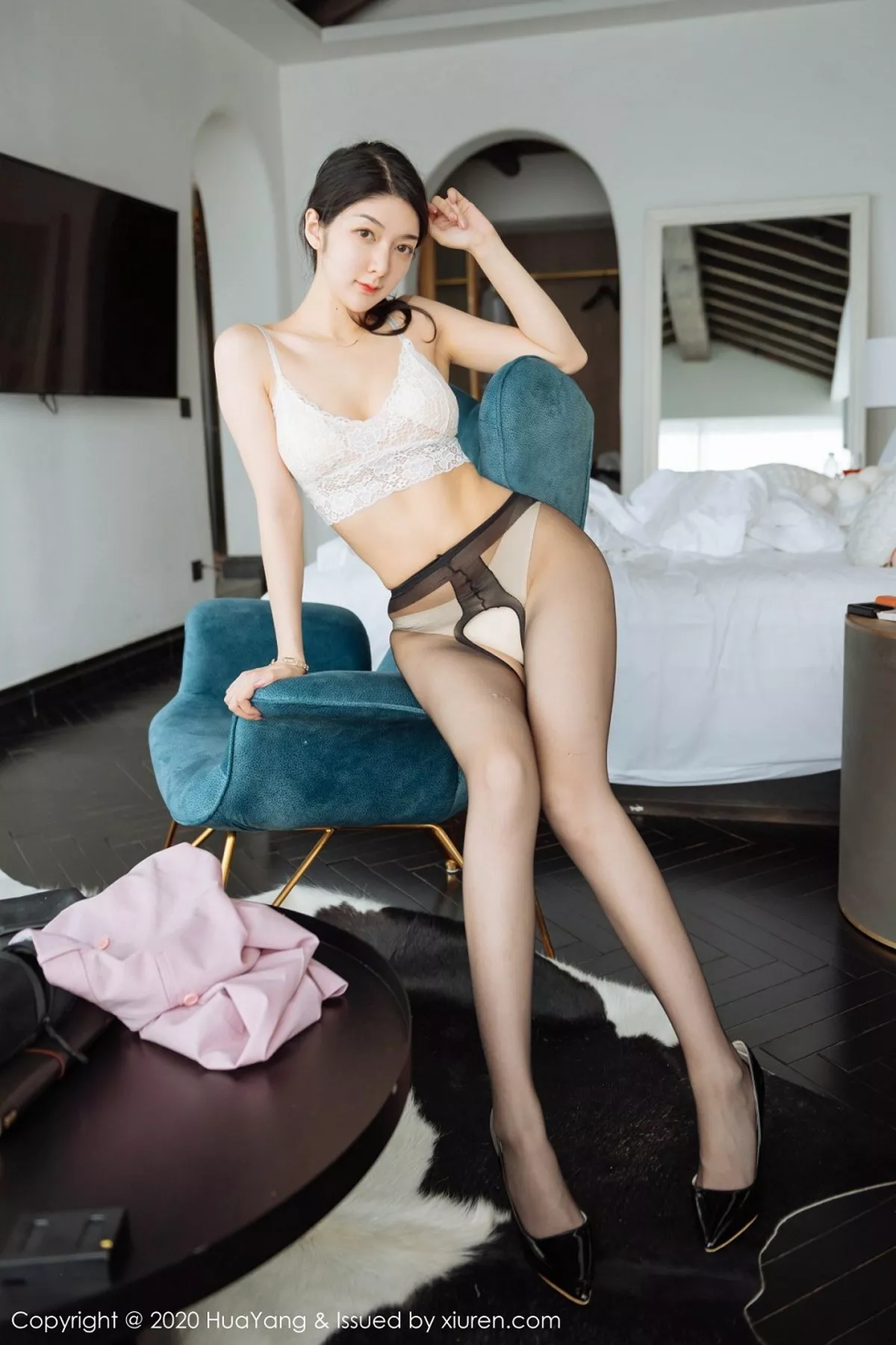 秀人集.com_[HuaYang花漾]Vol.255_女神Angela小热巴云南旅拍白色蕾丝内衣配开档黑丝诱惑写真60P