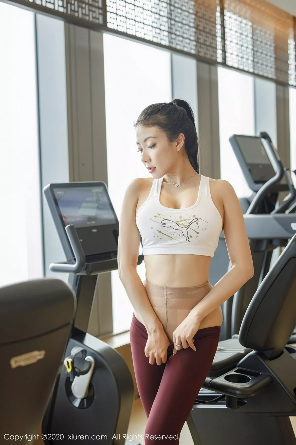 秀人集.com_[XiuRen秀人网]No.2332_御姐果儿Victoria时尚运动内衣浴室里无内肉丝湿身诱惑写真43P